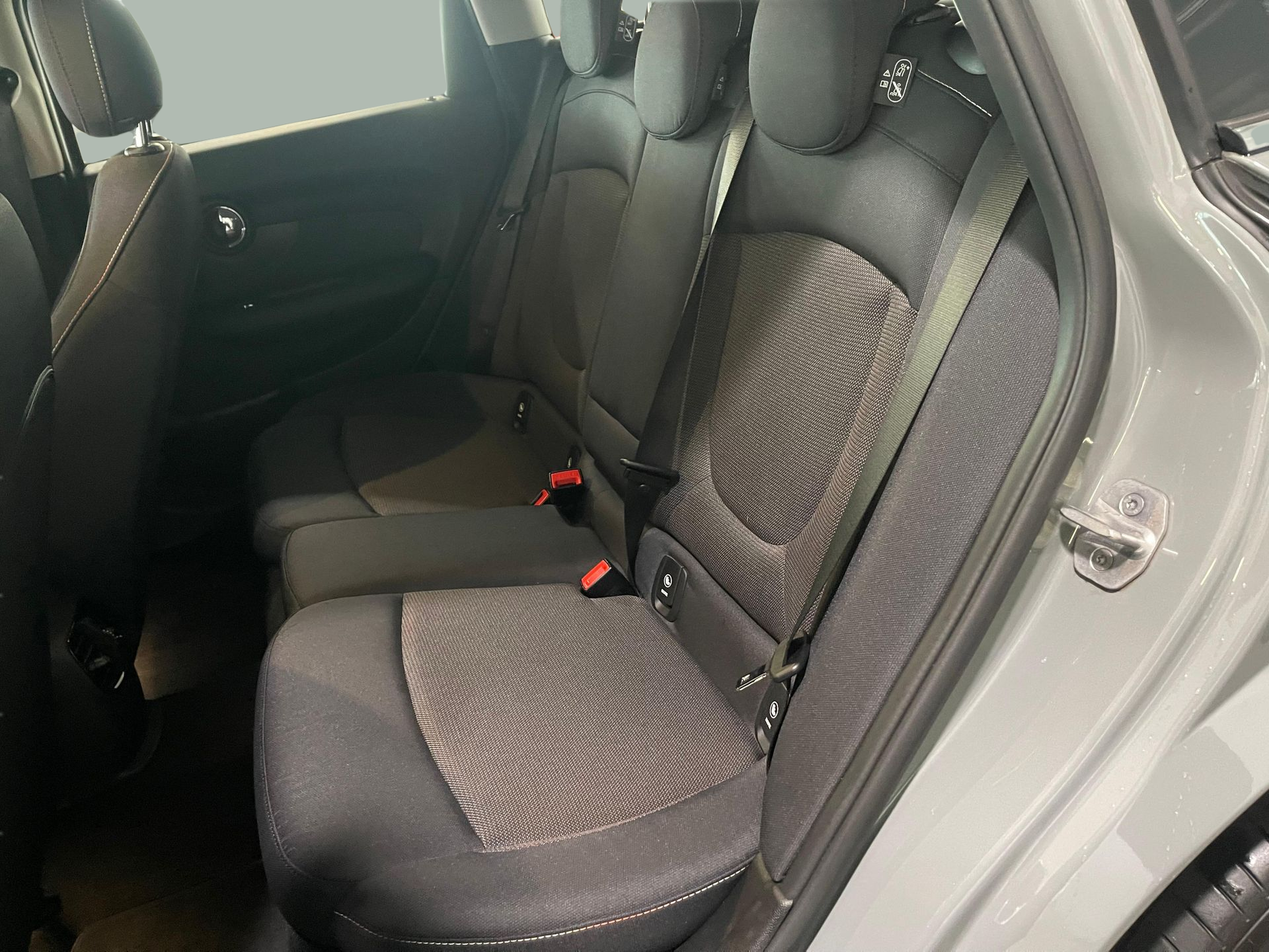 fotoG 7 del MINI MINI Clubman One D 85 kW (116 CV) 116cv Diesel de 2022 em Oeiras