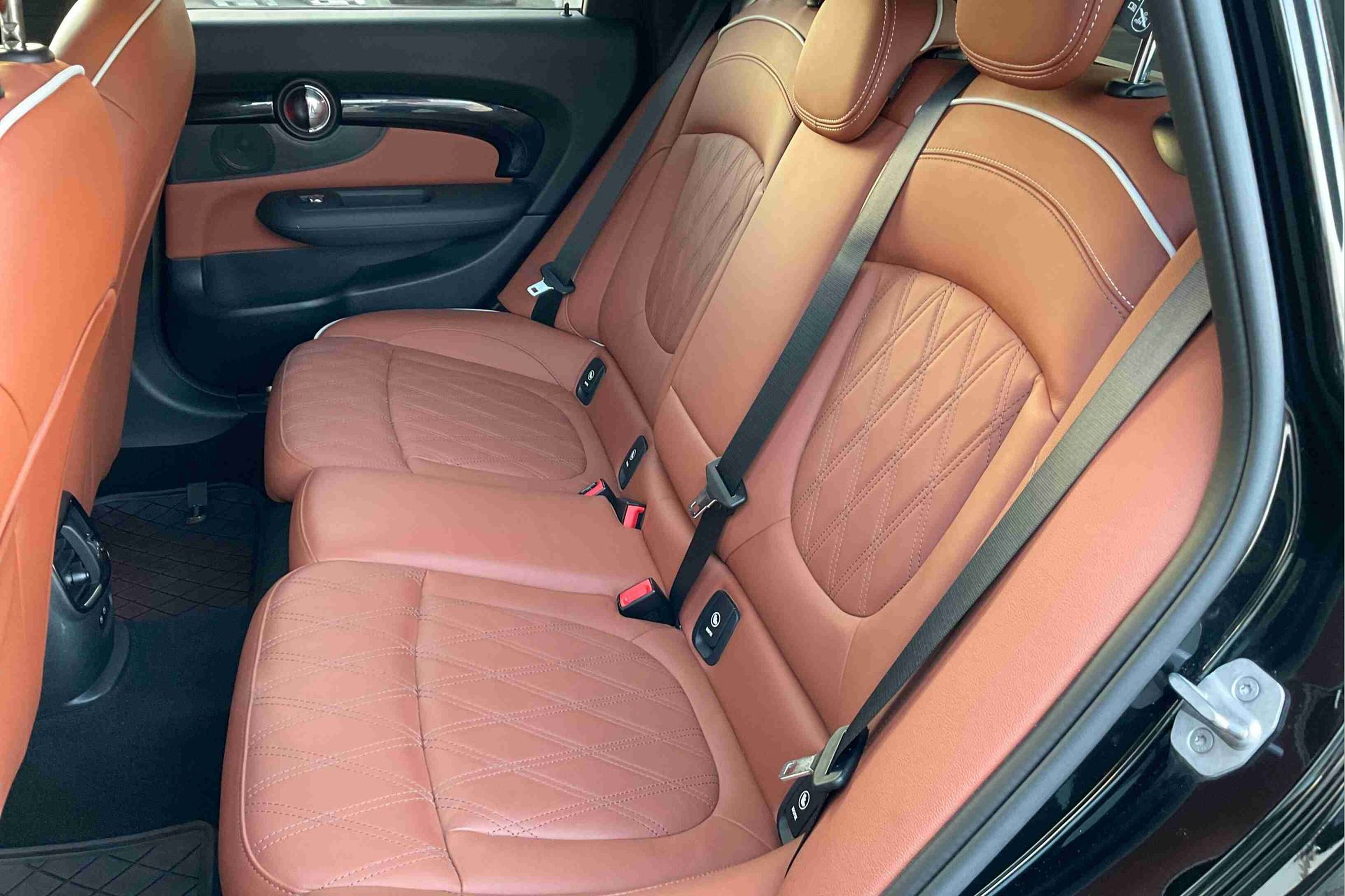 fotoG 6 del MINI MINI Clubman Cooper D 110 kW (150 CV) 150cv Diesel de 2023 em Oeiras