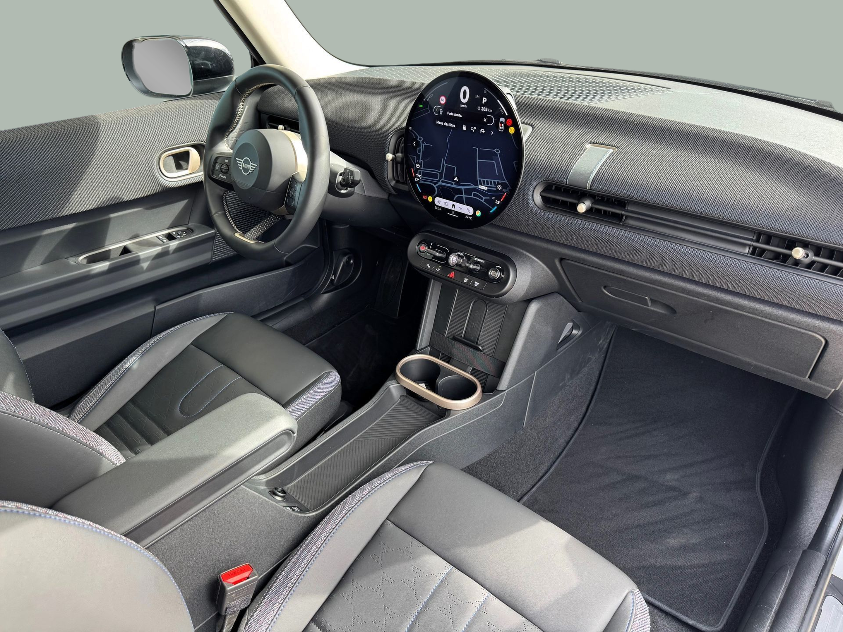 fotoG 6 del MINI MINI 3 Portas Cooper C 115 kW (156 CV) 156cv Gasolina de 2024 em Oeiras