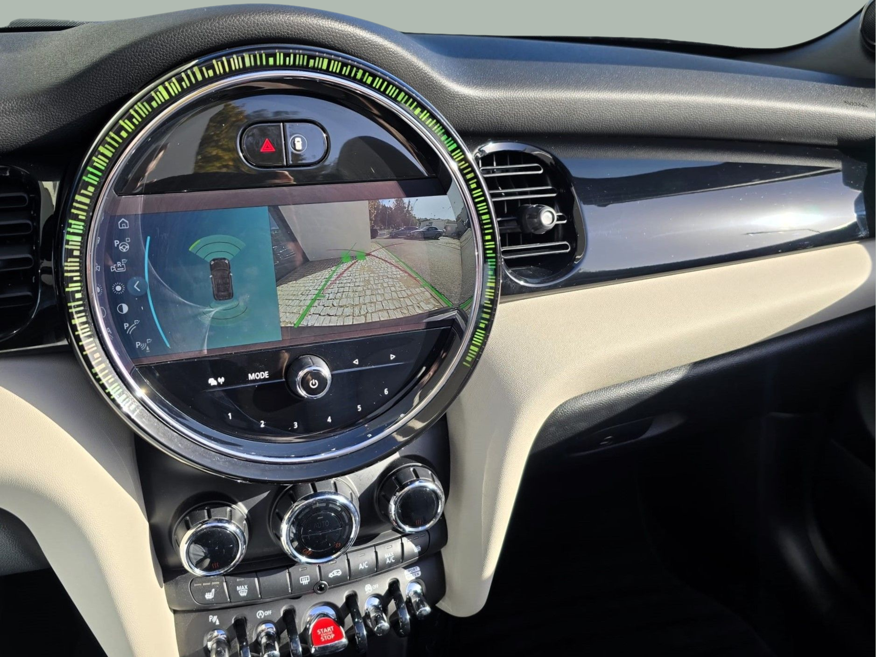 fotoG 13 del MINI MINI Cabrio Cooper 100 kW (136 CV) 136cv Gasolina de 2023 em Oeiras