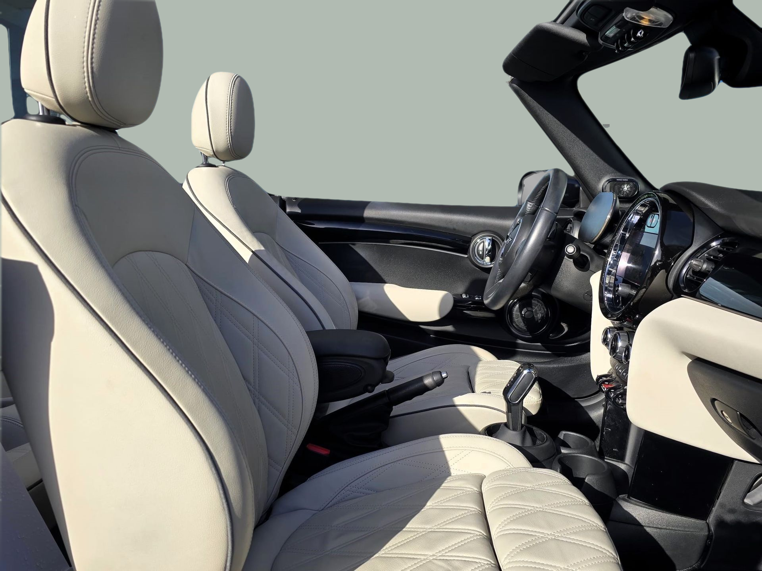 fotoG 7 del MINI MINI Cabrio Cooper 100 kW (136 CV) 136cv Gasolina de 2023 em Oeiras