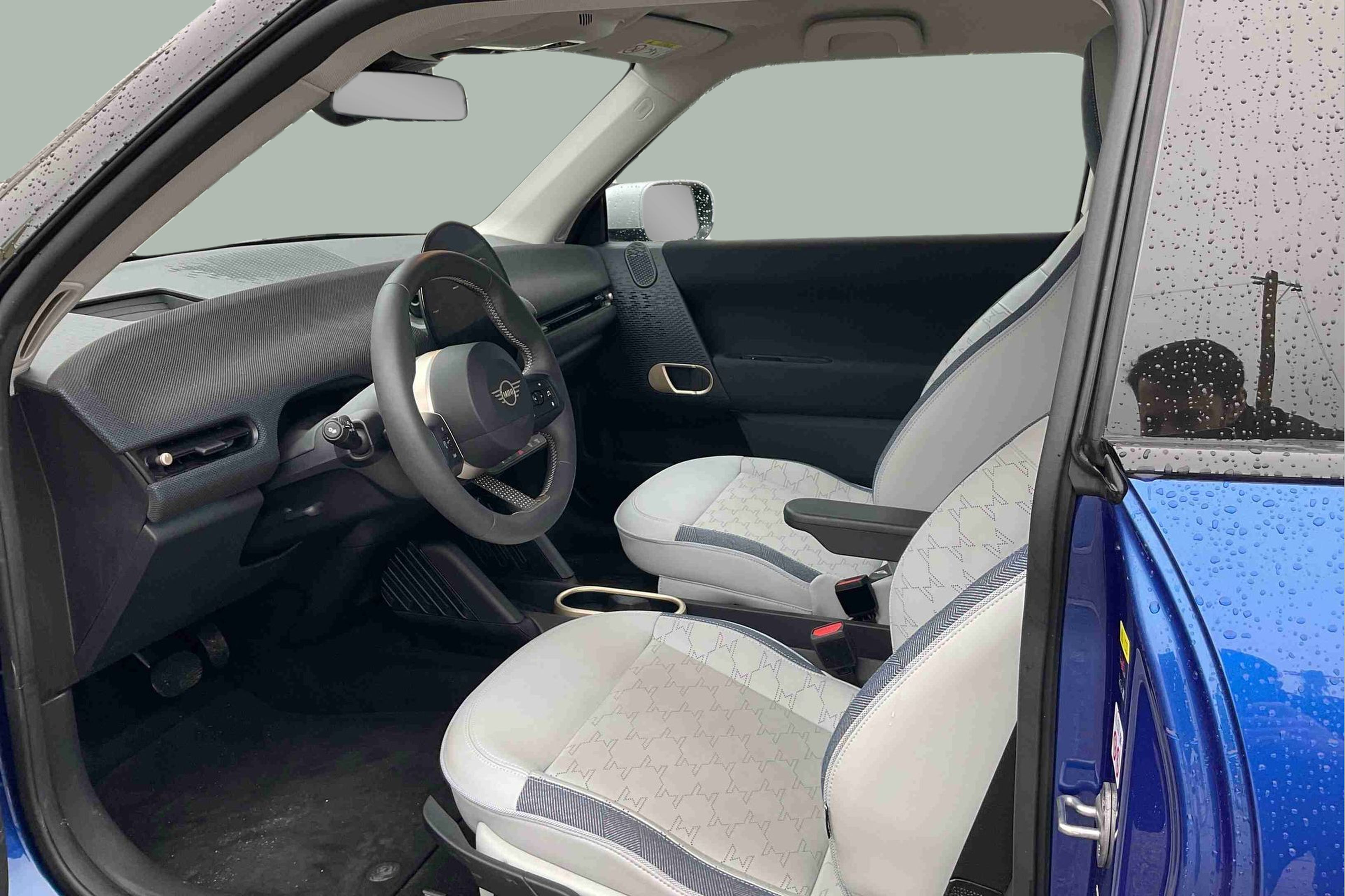 fotoG 5 del MINI MINI 3 Portas Cooper E 135 kW (184 CV) 184cv Elétrico de 2025 em Oeiras