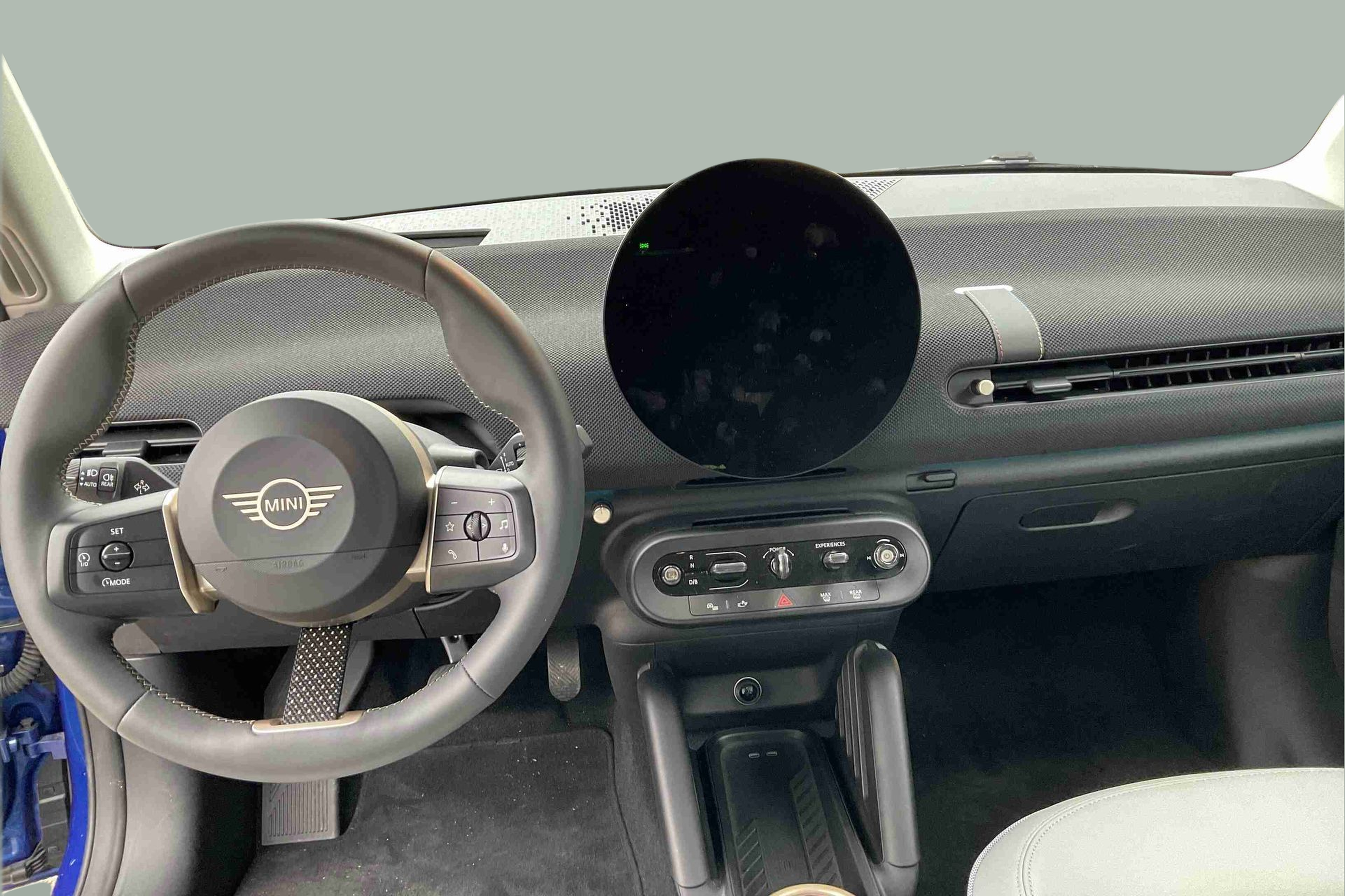 fotoG 6 del MINI MINI 3 Portas Cooper E 135 kW (184 CV) 184cv Elétrico de 2025 em Oeiras