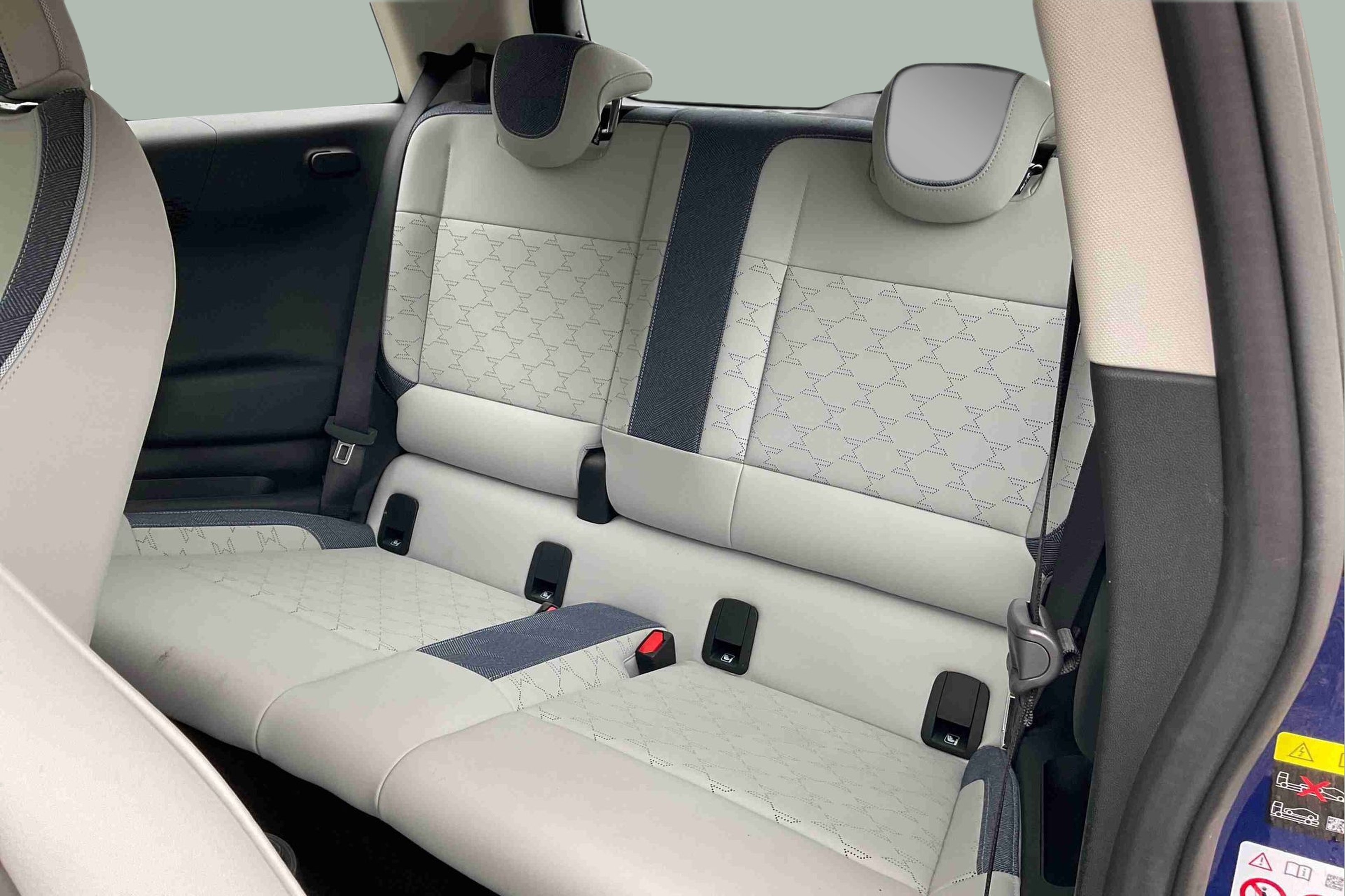 fotoG 8 del MINI MINI 3 Portas Cooper E 135 kW (184 CV) 184cv Elétrico de 2025 em Oeiras