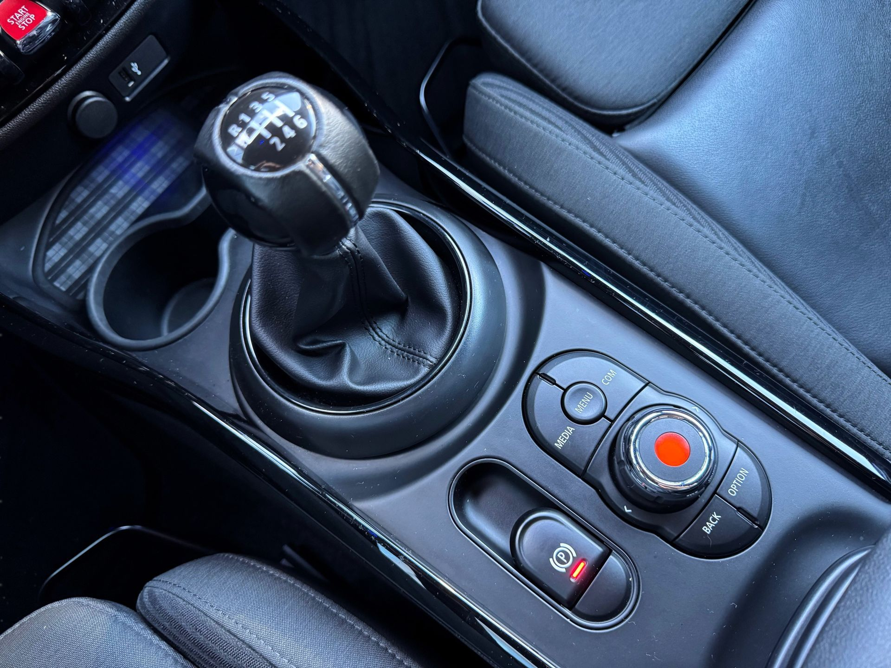 fotoG 17 del MINI MINI Clubman Cooper 100 kW (136 CV) 136cv Gasolina de 2018 em Oeiras