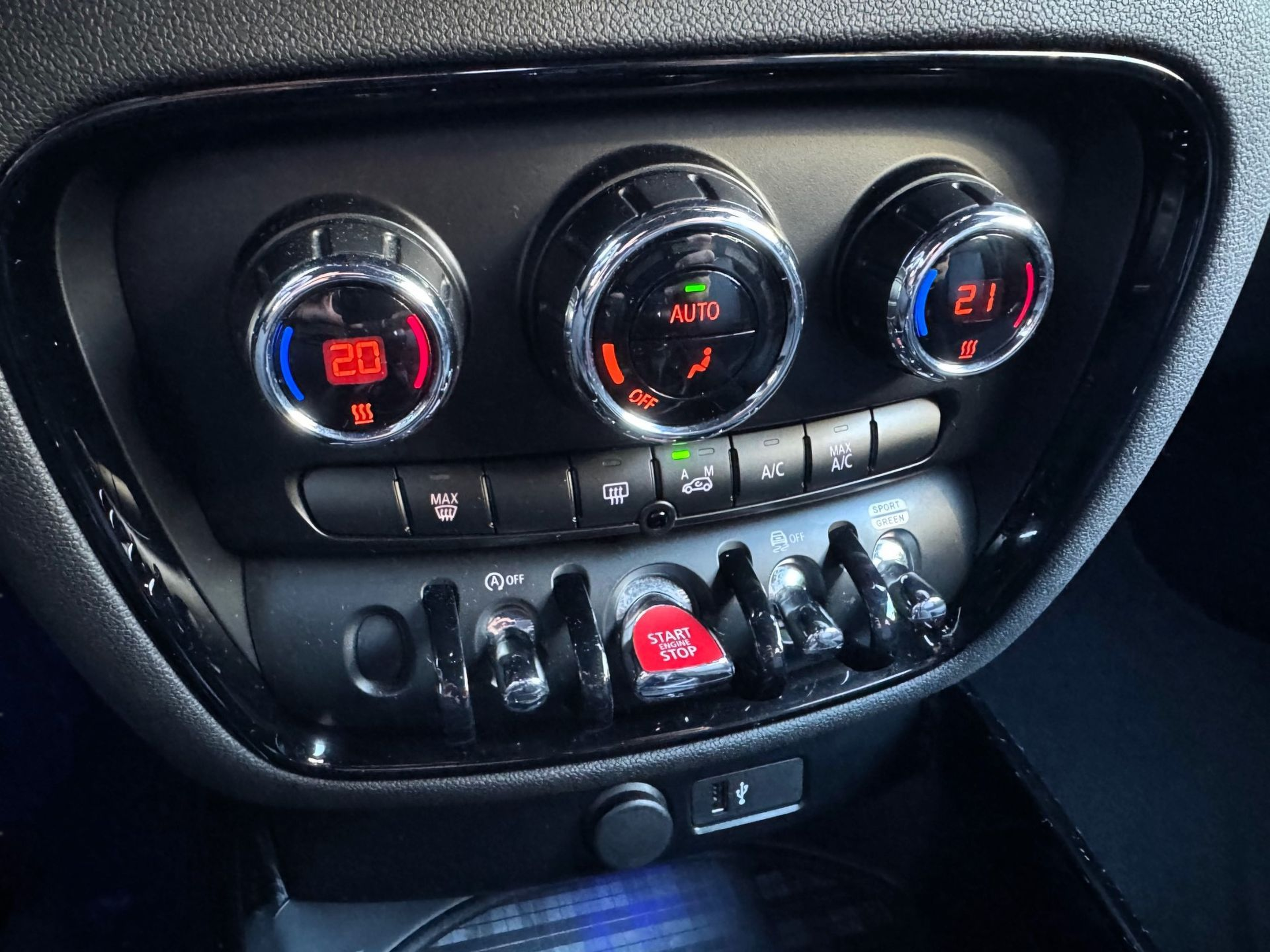 fotoG 15 del MINI MINI Clubman Cooper 100 kW (136 CV) 136cv Gasolina de 2018 em Oeiras