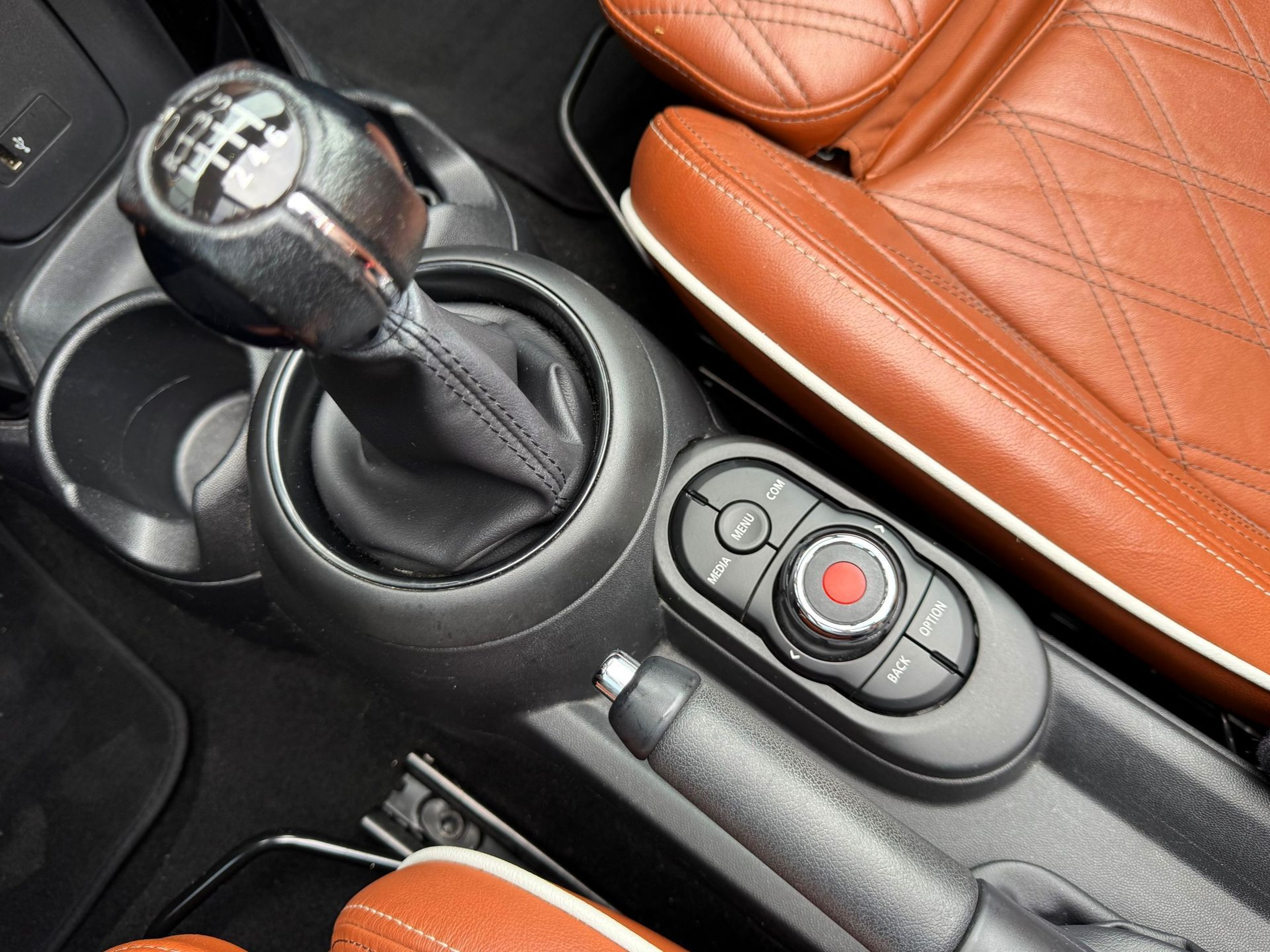 fotoG 15 del MINI MINI Cabrio One 75 kW (102 CV) 102cv Gasolina de 2020 em Oeiras