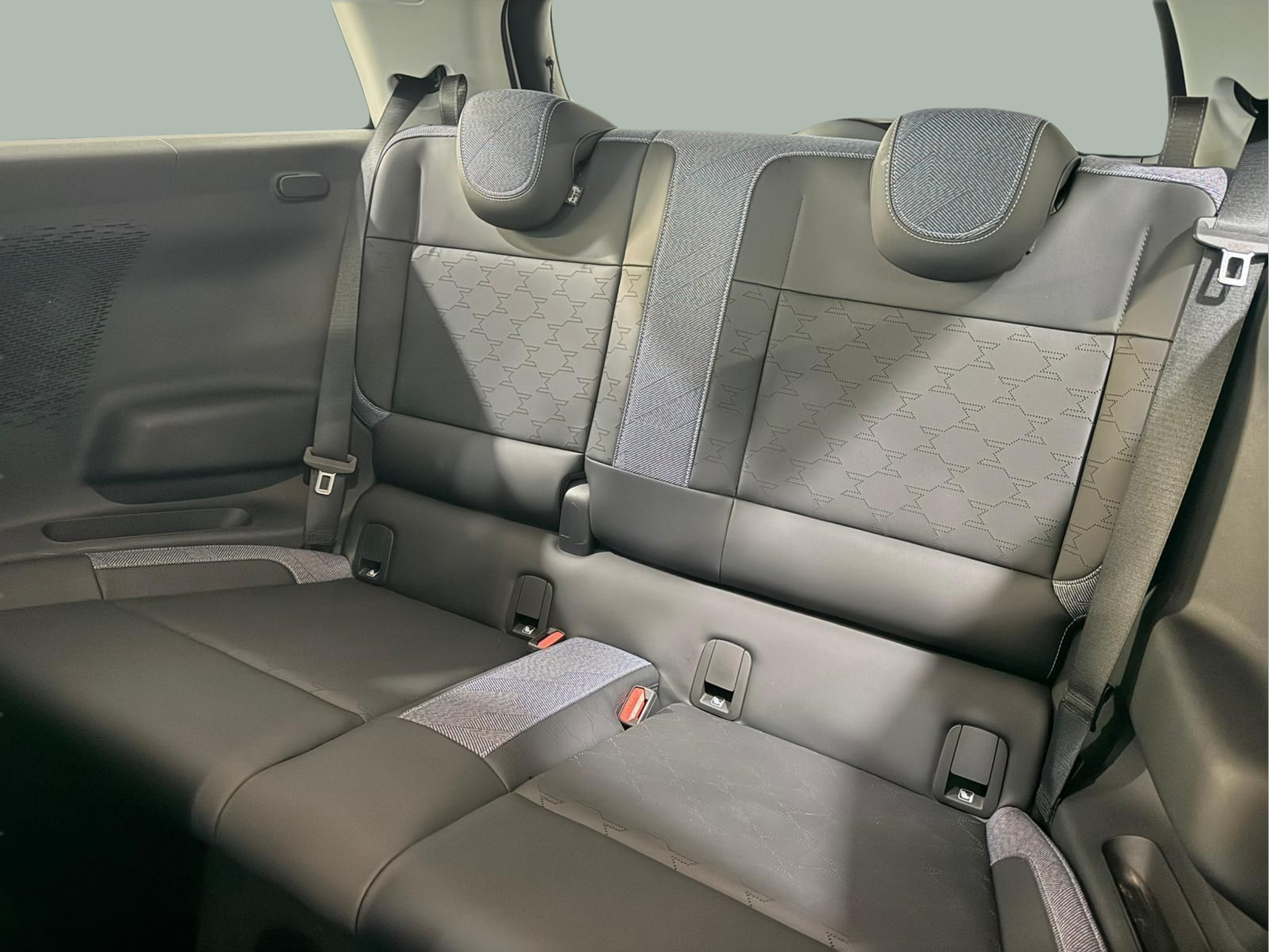 fotoG 8 del MINI MINI 3 Portas Cooper E 135 kW (184 CV) 184cv Elétrico de 2024 em Oeiras