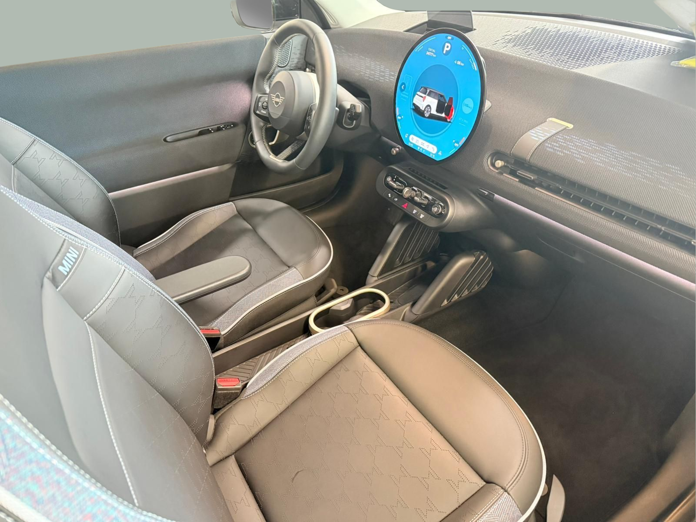 fotoG 7 del MINI MINI 3 Portas Cooper E 135 kW (184 CV) 184cv Elétrico de 2024 em Oeiras