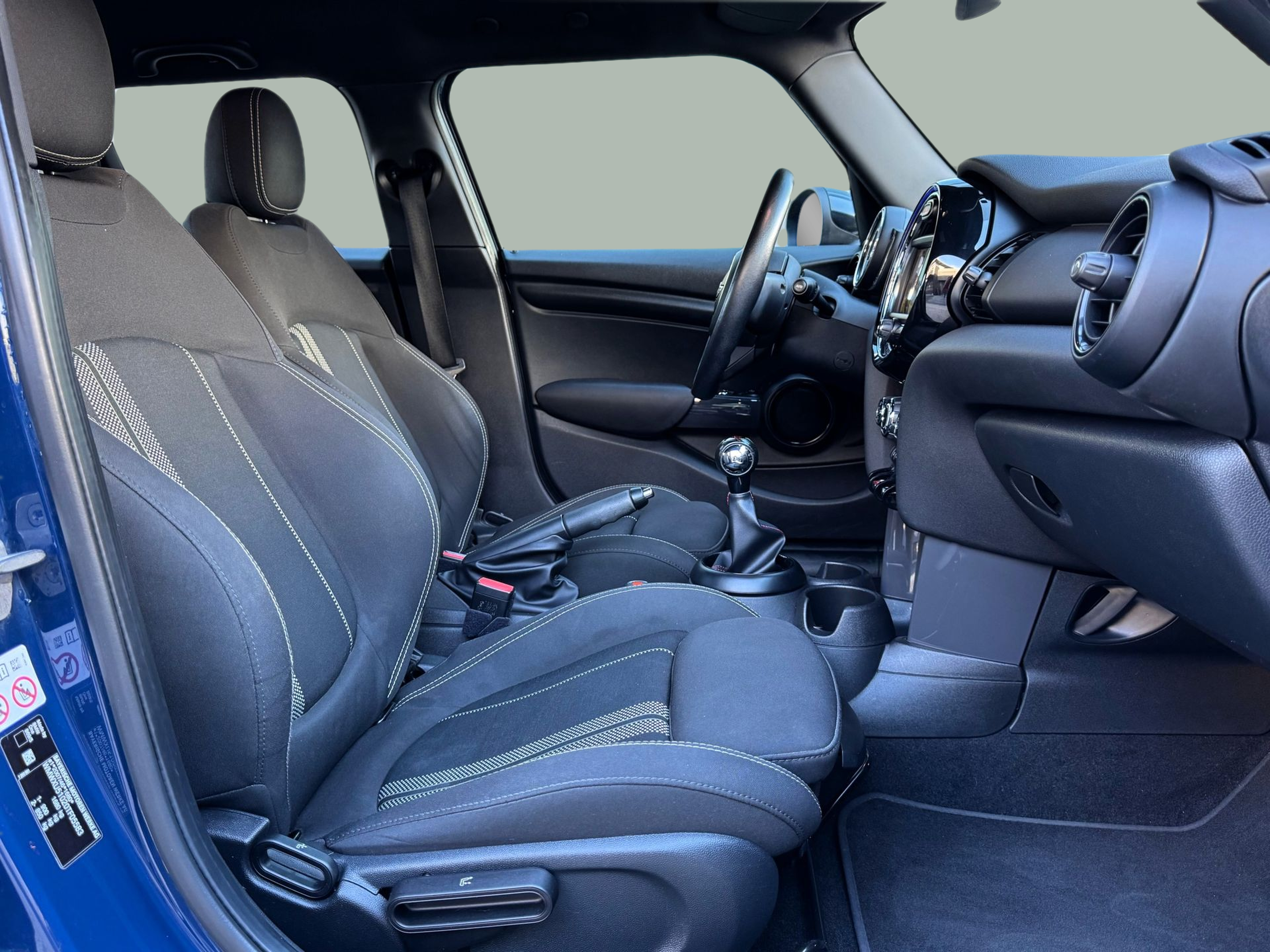 fotoG 7 del MINI MINI 5 Portas One 75 kW (102 CV) 102cv Gasolina de 2018 em Oeiras