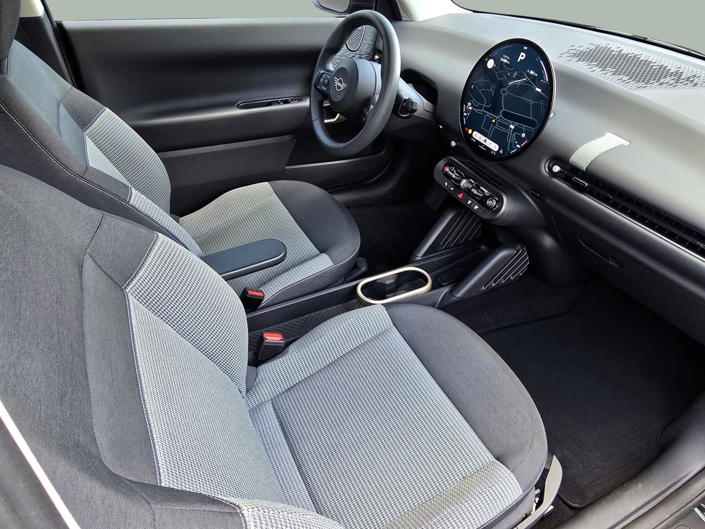 fotoG 6 del MINI MINI 3 Portas Cooper S E 160 kW (218 CV) 218cv Elétrico de 2024 em Oeiras