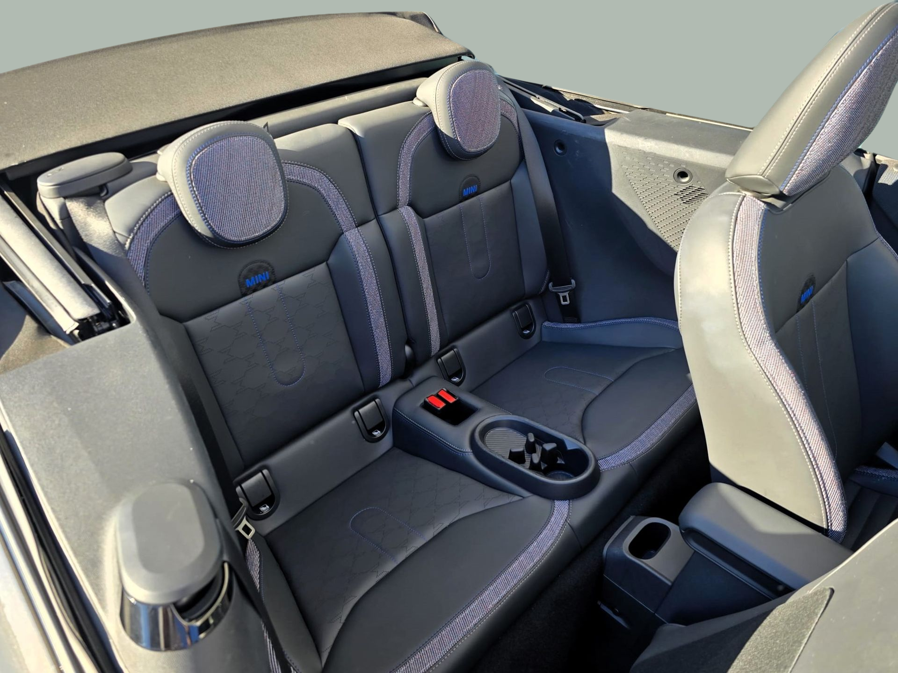 fotoG 8 del MINI MINI Cabrio Cooper 120 kW (163 CV) 163cv Gasolina de 2025 em Oeiras