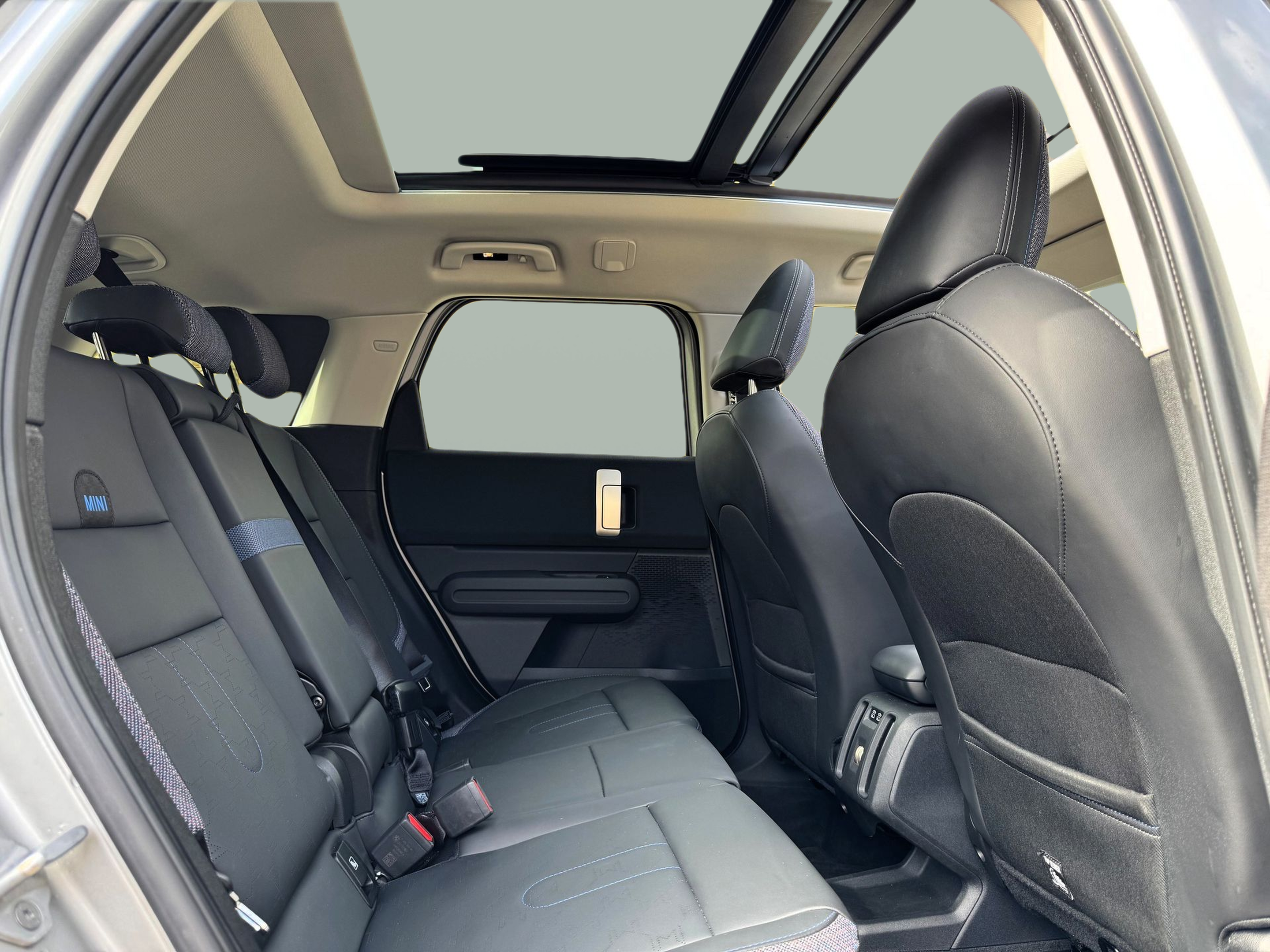 fotoG 16 del MINI MINI Countryman D 120 kW (163 CV) 163cv Diesel de 2025 em Oeiras