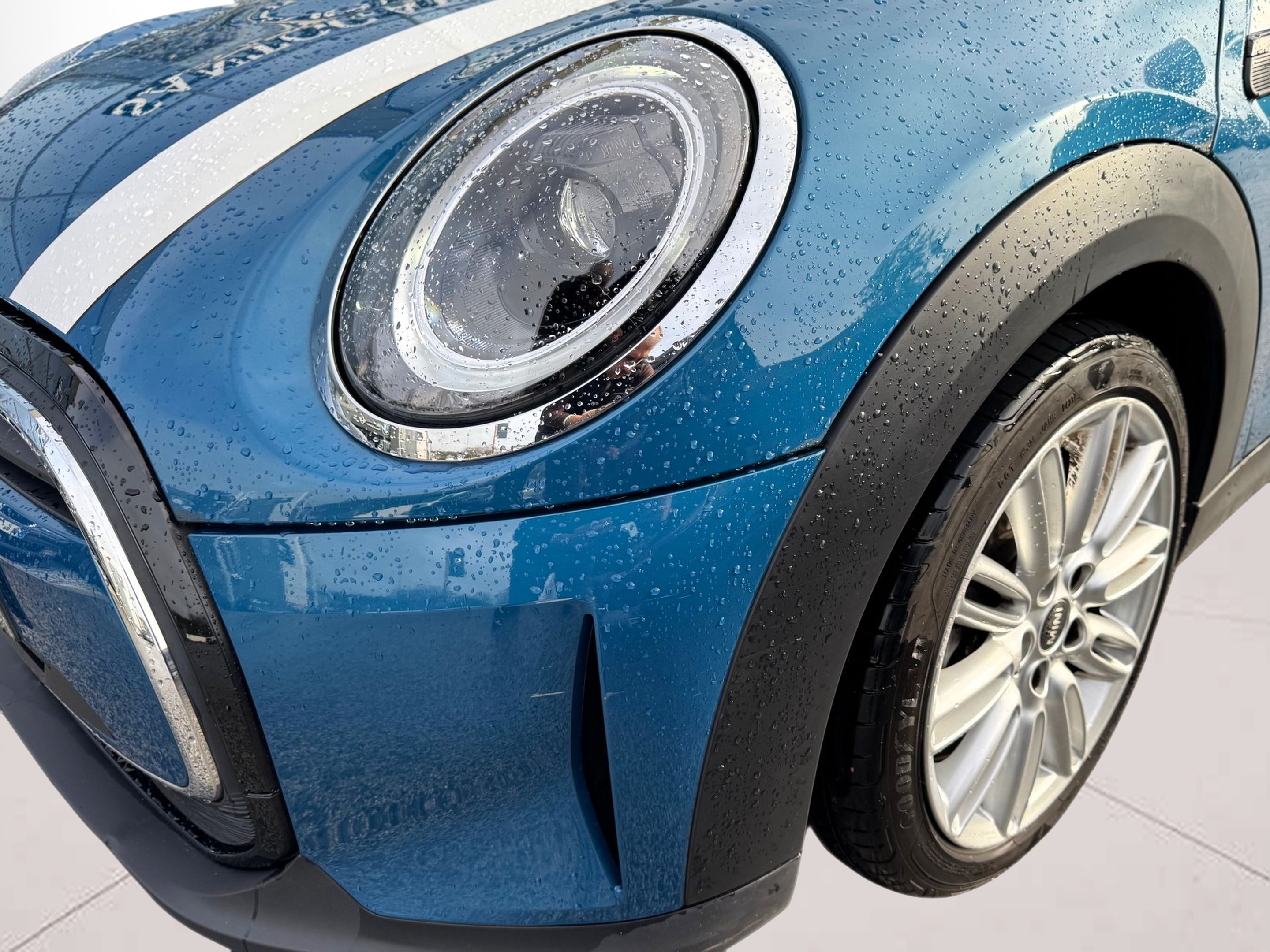 fotoG 5 del MINI MINI 3 Portas Cooper 100 kW (136 CV) 136cv Gasolina de 2023 em Oeiras