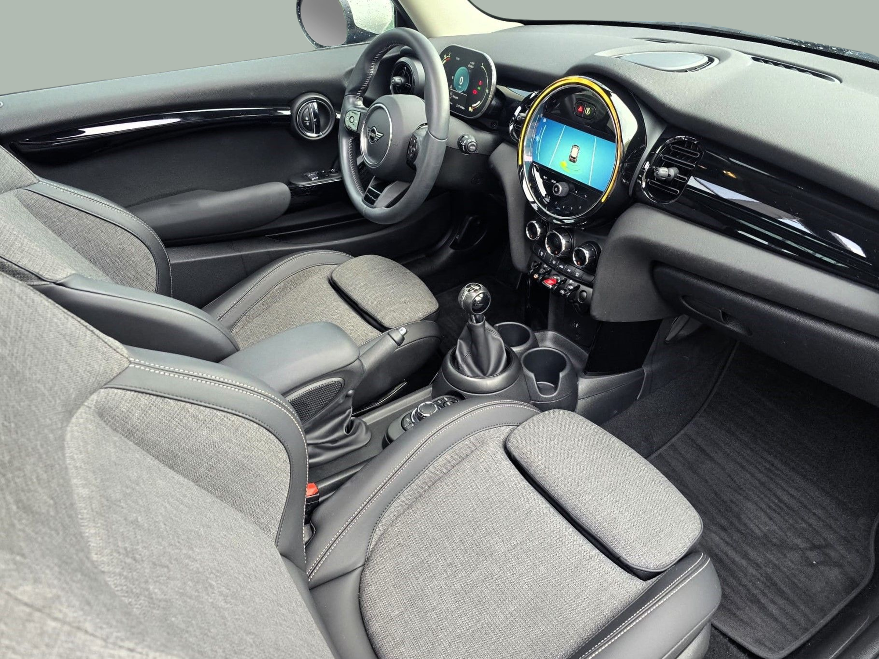 fotoG 6 del MINI MINI 3 Portas Cooper 100 kW (136 CV) 136cv Gasolina de 2023 em Oeiras