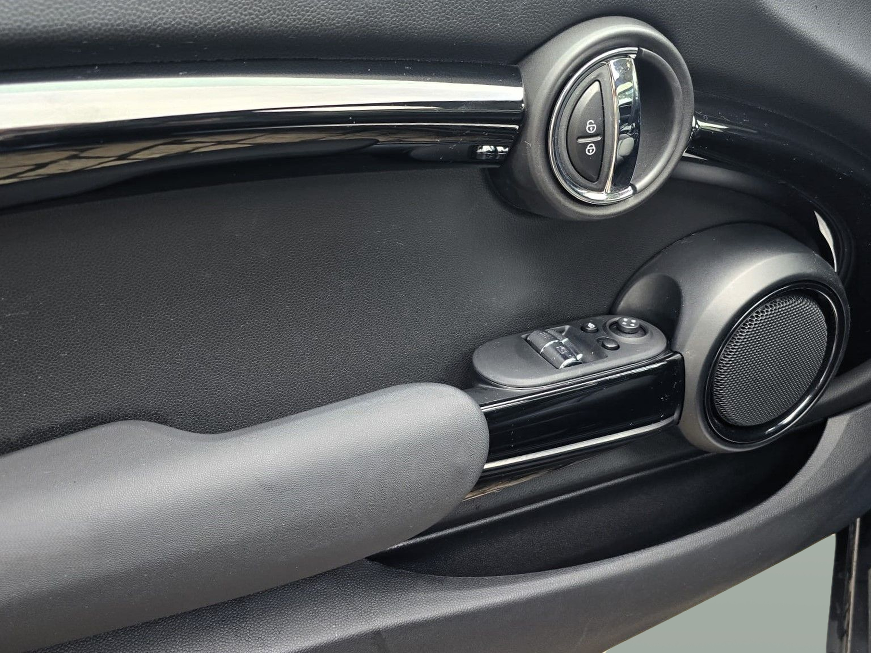 fotoG 11 del MINI MINI 3 Portas Cooper 100 kW (136 CV) 136cv Gasolina de 2023 em Oeiras