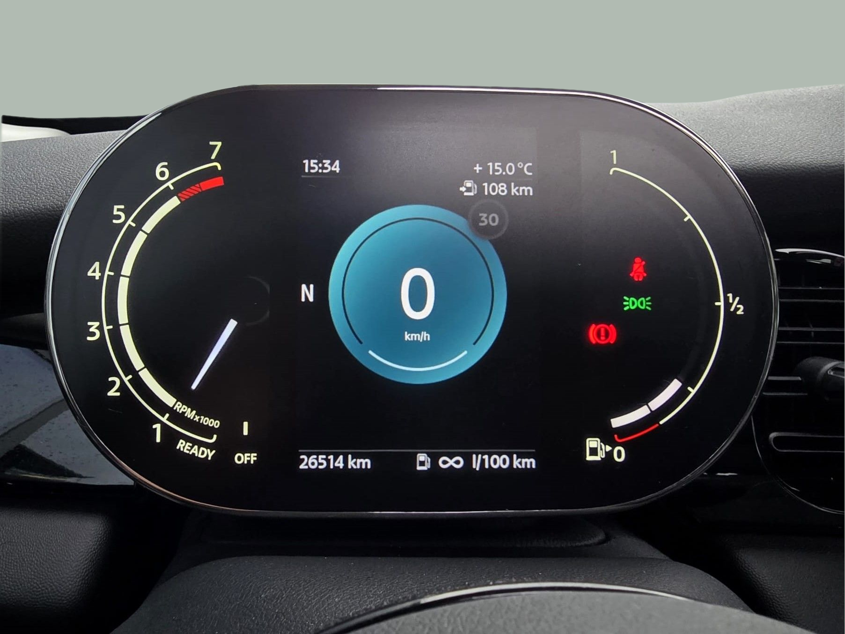 fotoG 13 del MINI MINI 3 Portas Cooper 100 kW (136 CV) 136cv Gasolina de 2023 em Oeiras