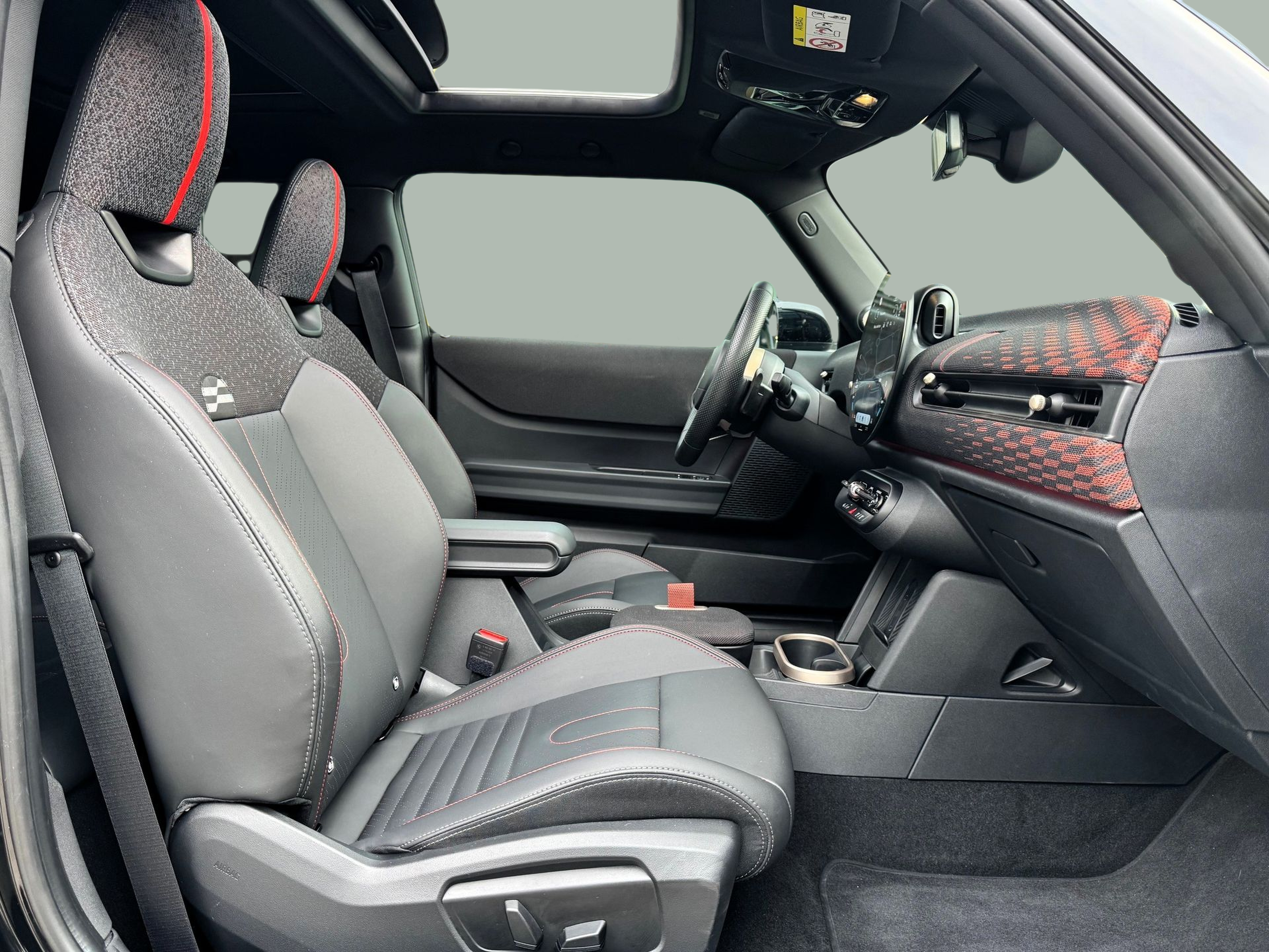 fotoG 7 del MINI MINI 3 Portas John Cooper Works 170 kW (231 CV) 231cv Gasolina de 2025 em Oeiras