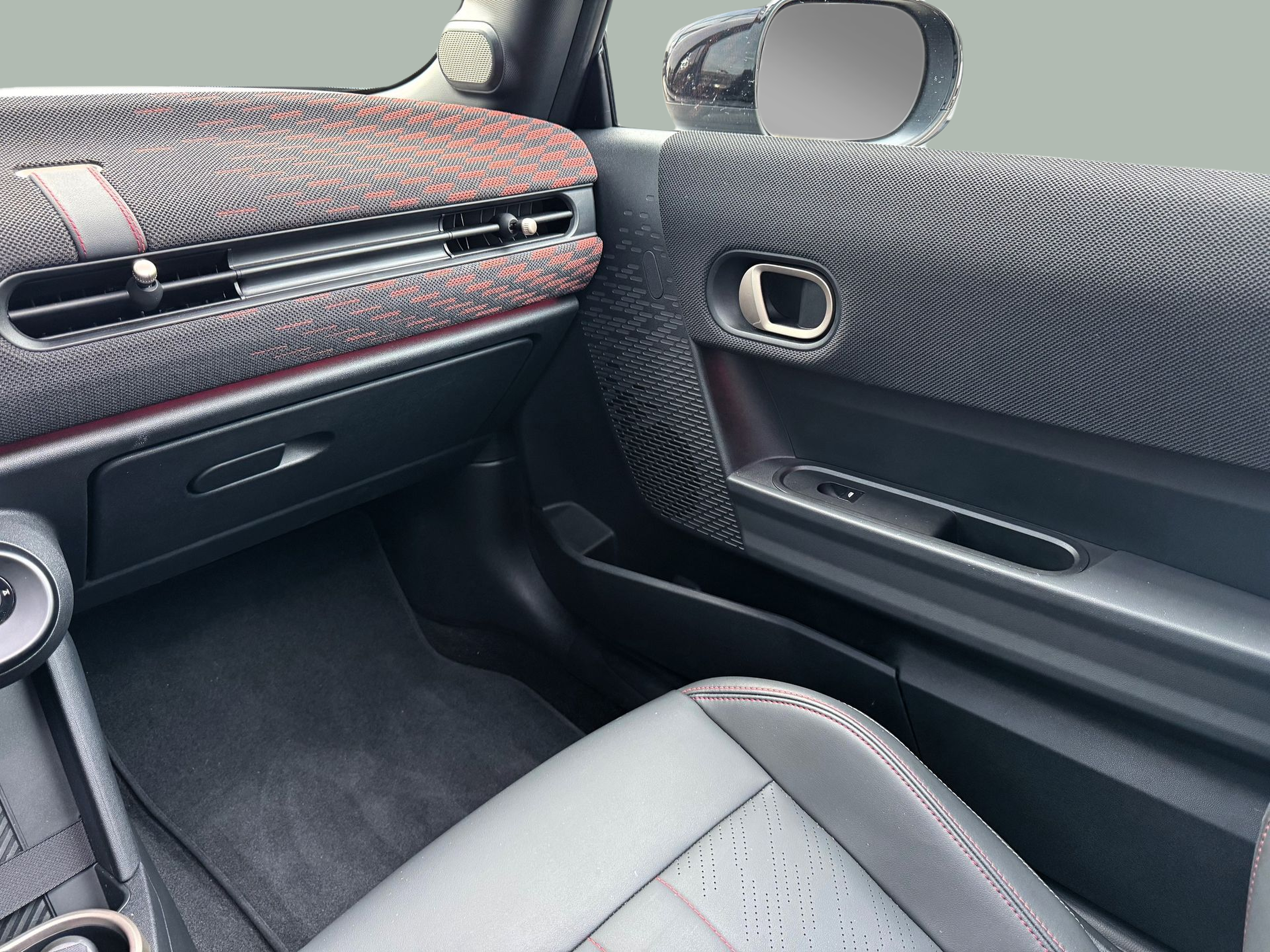 fotoG 17 del MINI MINI 3 Portas John Cooper Works 170 kW (231 CV) 231cv Gasolina de 2025 em Oeiras