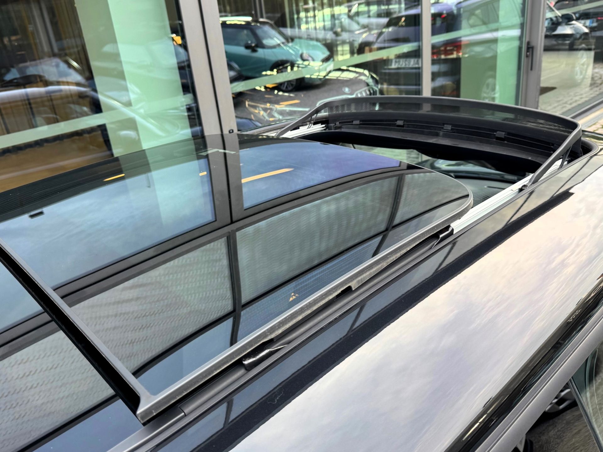 fotoG 18 del MINI MINI 3 Portas John Cooper Works 170 kW (231 CV) 231cv Gasolina de 2025 em Oeiras