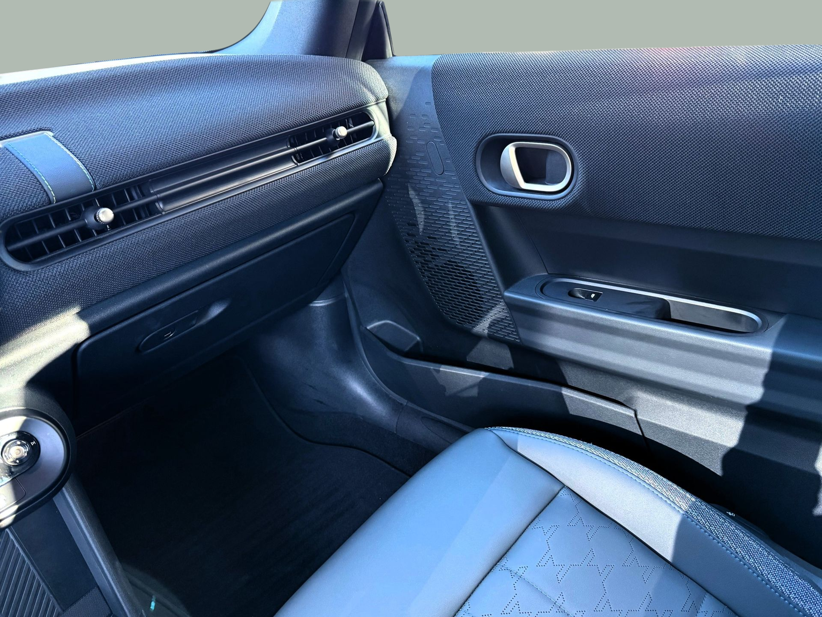 fotoG 16 del MINI MINI Cabrio Cooper 120 kW (163 CV) 163cv Gasolina de 2025 em Oeiras