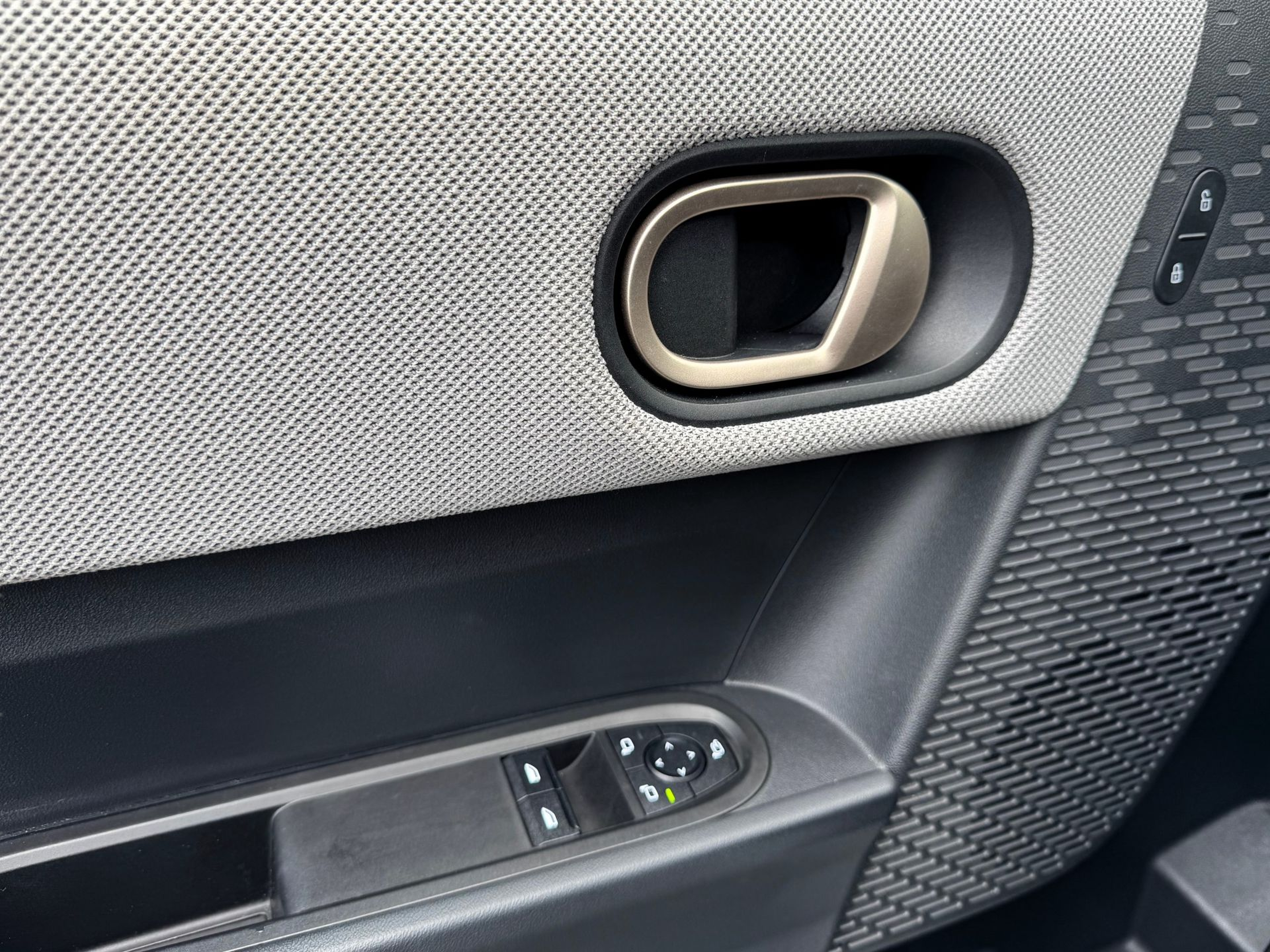 fotoG 11 del MINI MINI 3 Portas Cooper C 115 kW (156 CV) 156cv Gasolina de 2024 em Oeiras