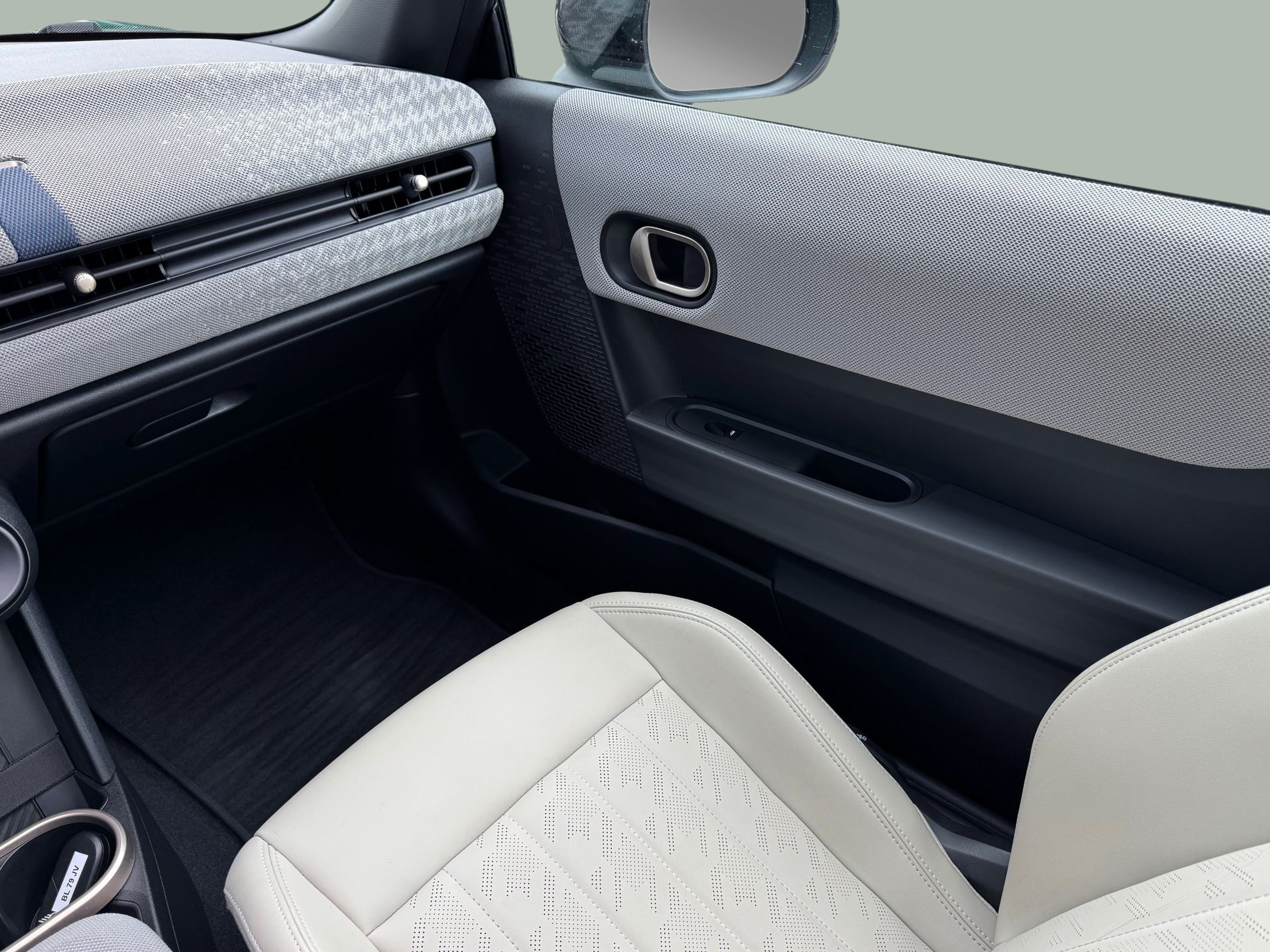 fotoG 16 del MINI MINI 3 Portas Cooper C 115 kW (156 CV) 156cv Gasolina de 2024 em Oeiras