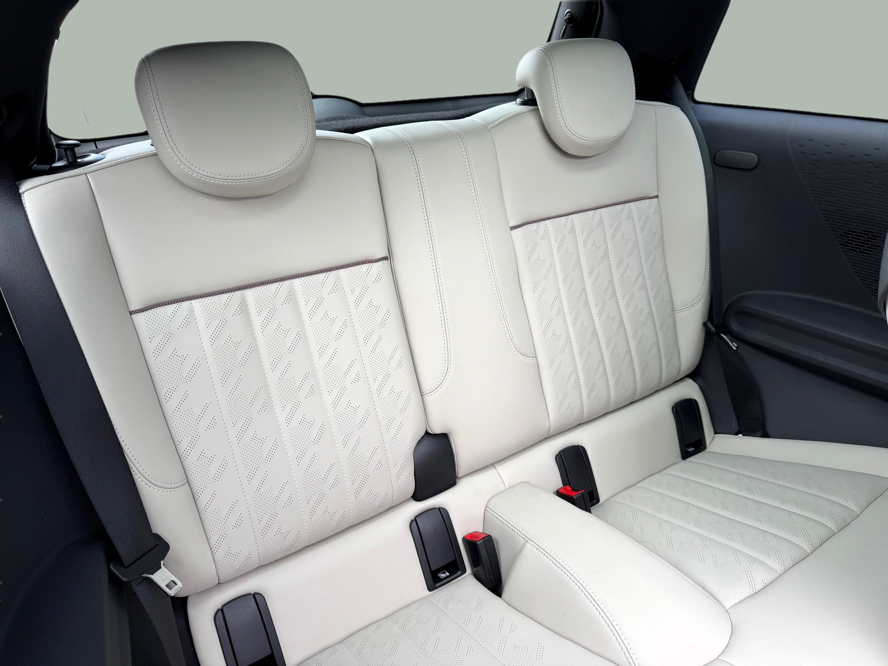 fotoG 8 del MINI MINI 3 Portas Cooper C 115 kW (156 CV) 156cv Gasolina de 2024 em Oeiras