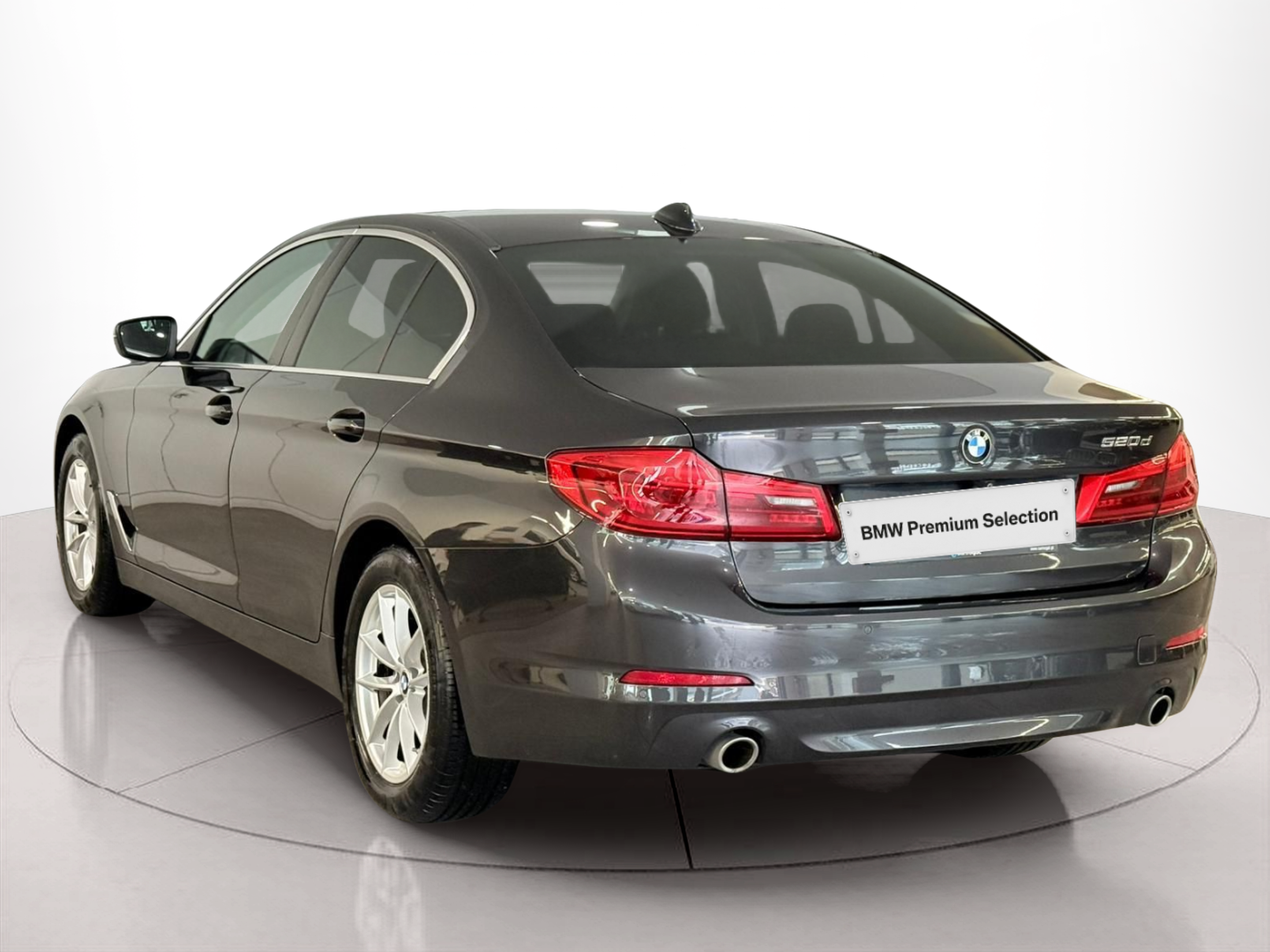 BMW Série 5 520d Berlina color Gris. Año 2019. 140KW(190CV). Diesel. En concesionario Santogal Carnaxide de Oeiras