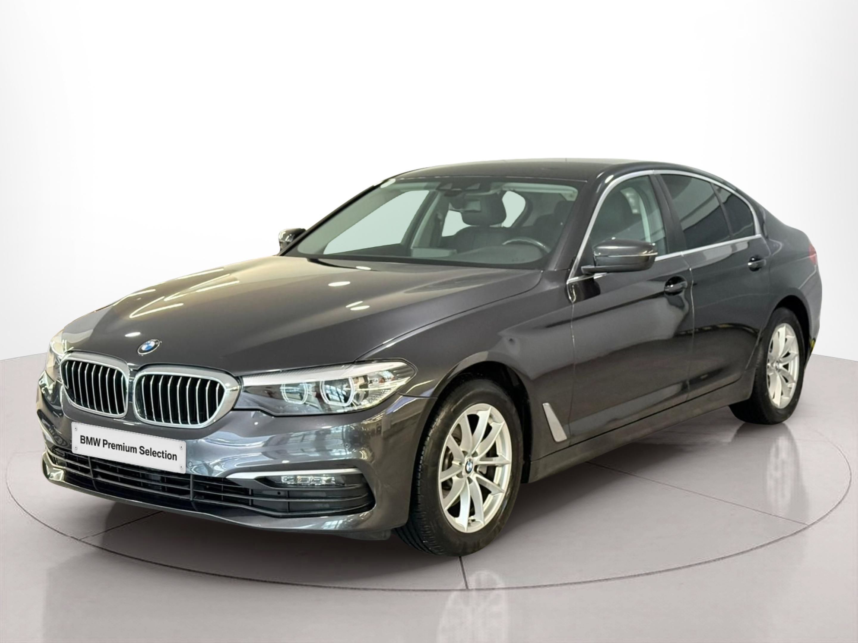 Fotos de BMW Série 5 520d Berlina color Gris. Año 2019. 140KW(190CV). Diesel. En concesionario Santogal Carnaxide de Oeiras
