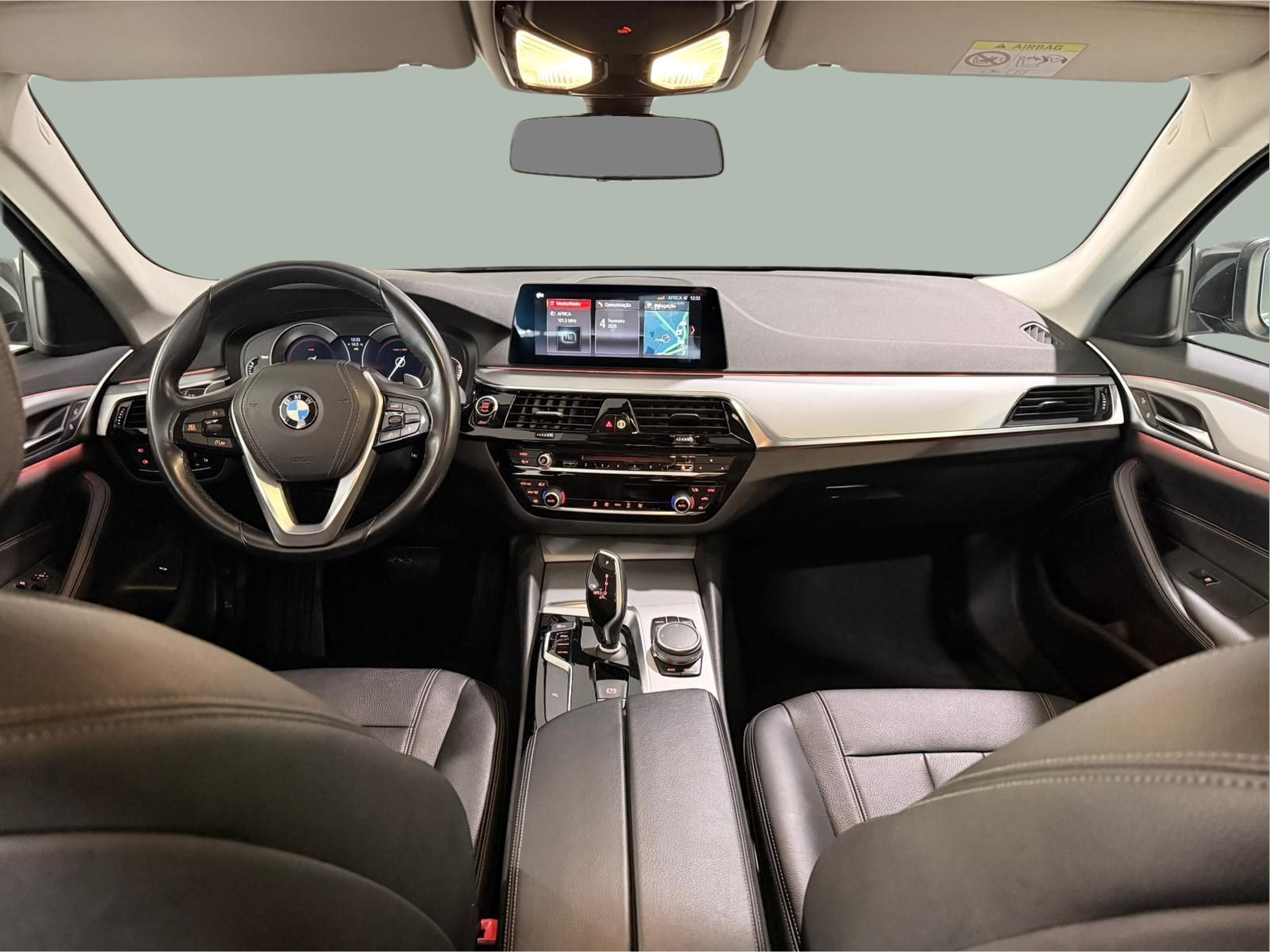 BMW Série 5 520d Berlina color Gris. Año 2019. 140KW(190CV). Diesel. En concesionario Santogal Carnaxide de Oeiras