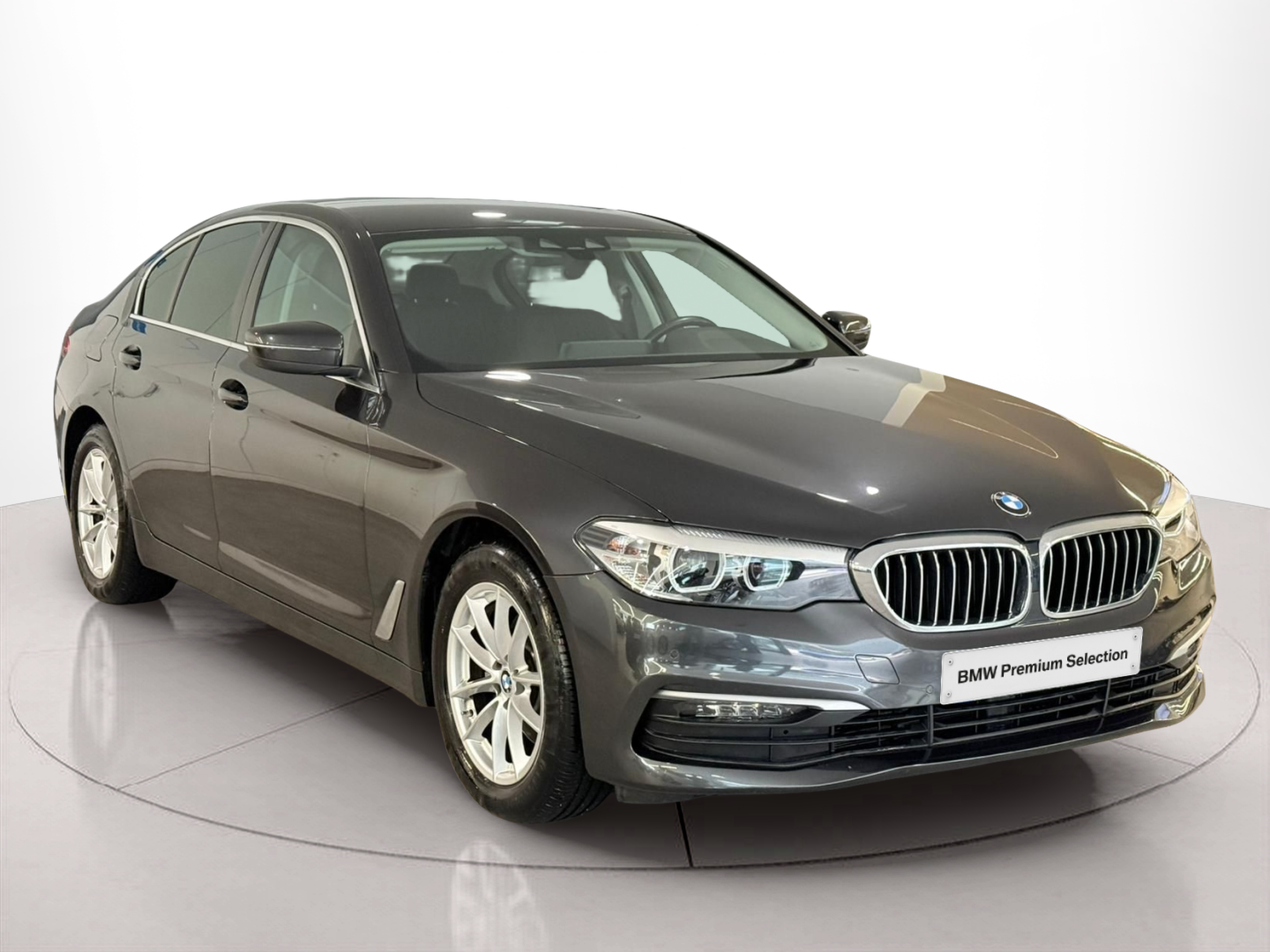 BMW Série 5 520d Berlina color Gris. Año 2019. 140KW(190CV). Diesel. En concesionario Santogal Carnaxide de Oeiras