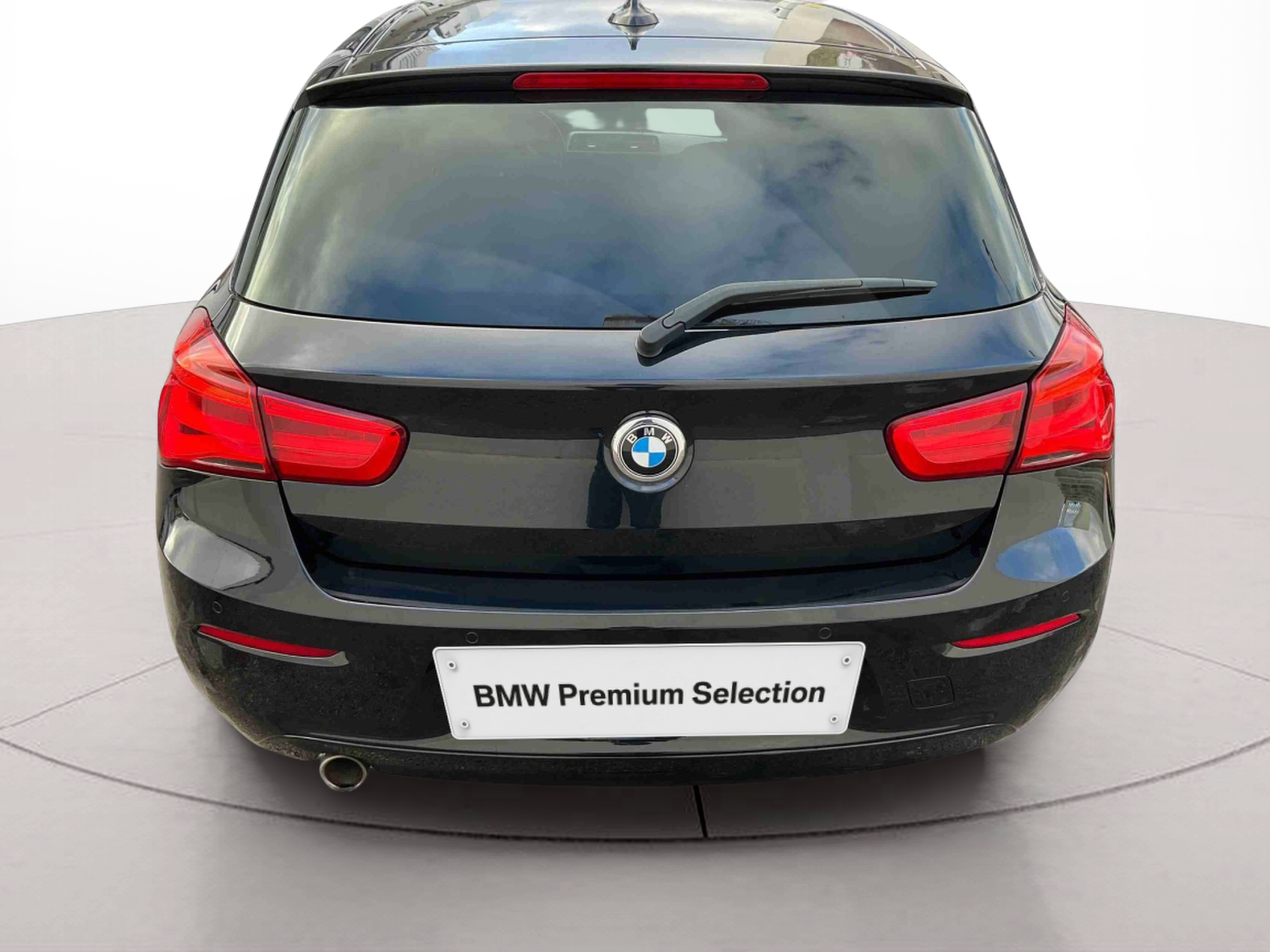 BMW Série 1 116d color Negro. Año 2018. 85KW(116CV). Diesel. En concesionario Santogal Setúbal de Setúbal