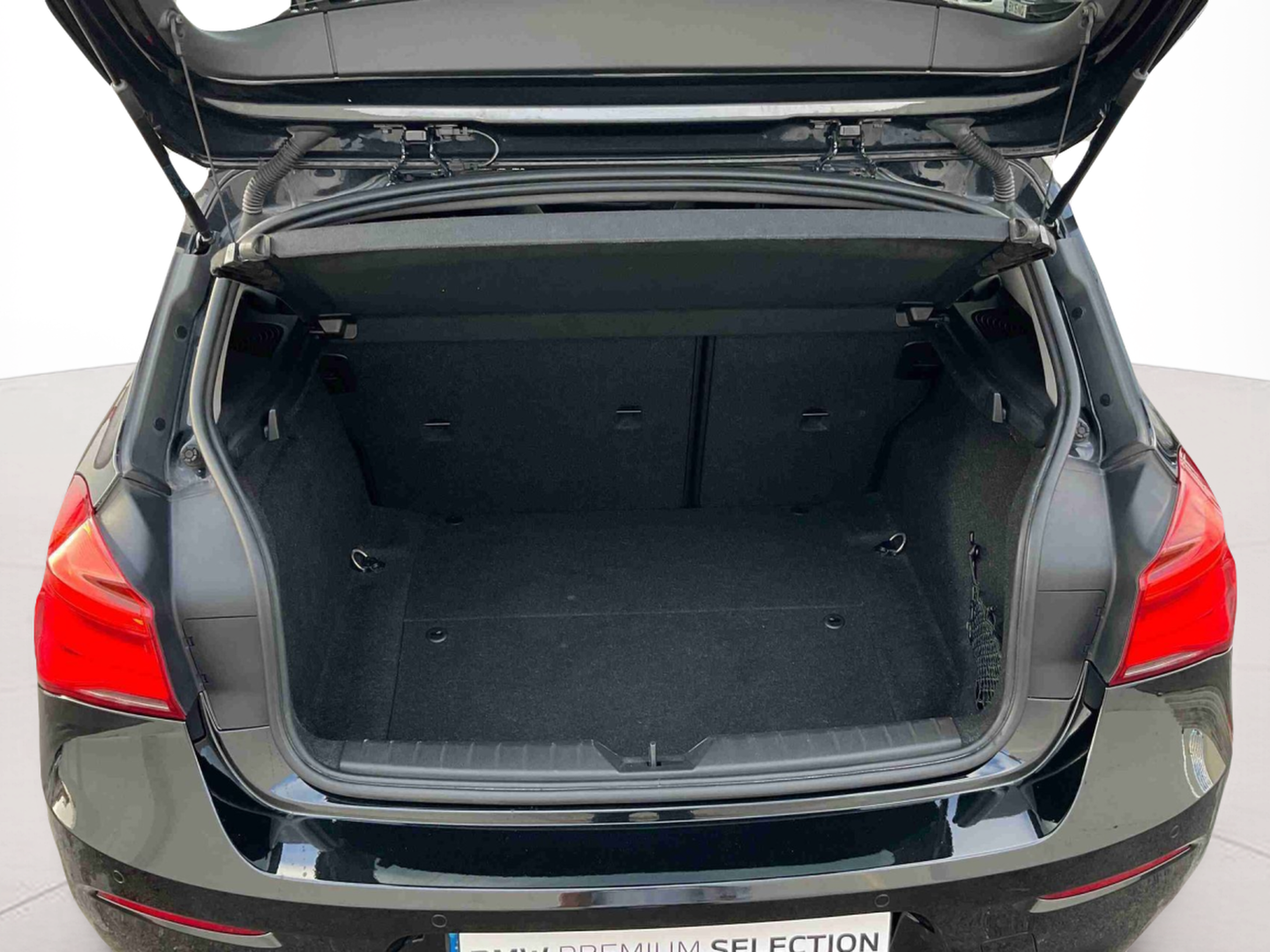 BMW Série 1 116d color Negro. Año 2018. 85KW(116CV). Diesel. En concesionario Santogal Setúbal de Setúbal