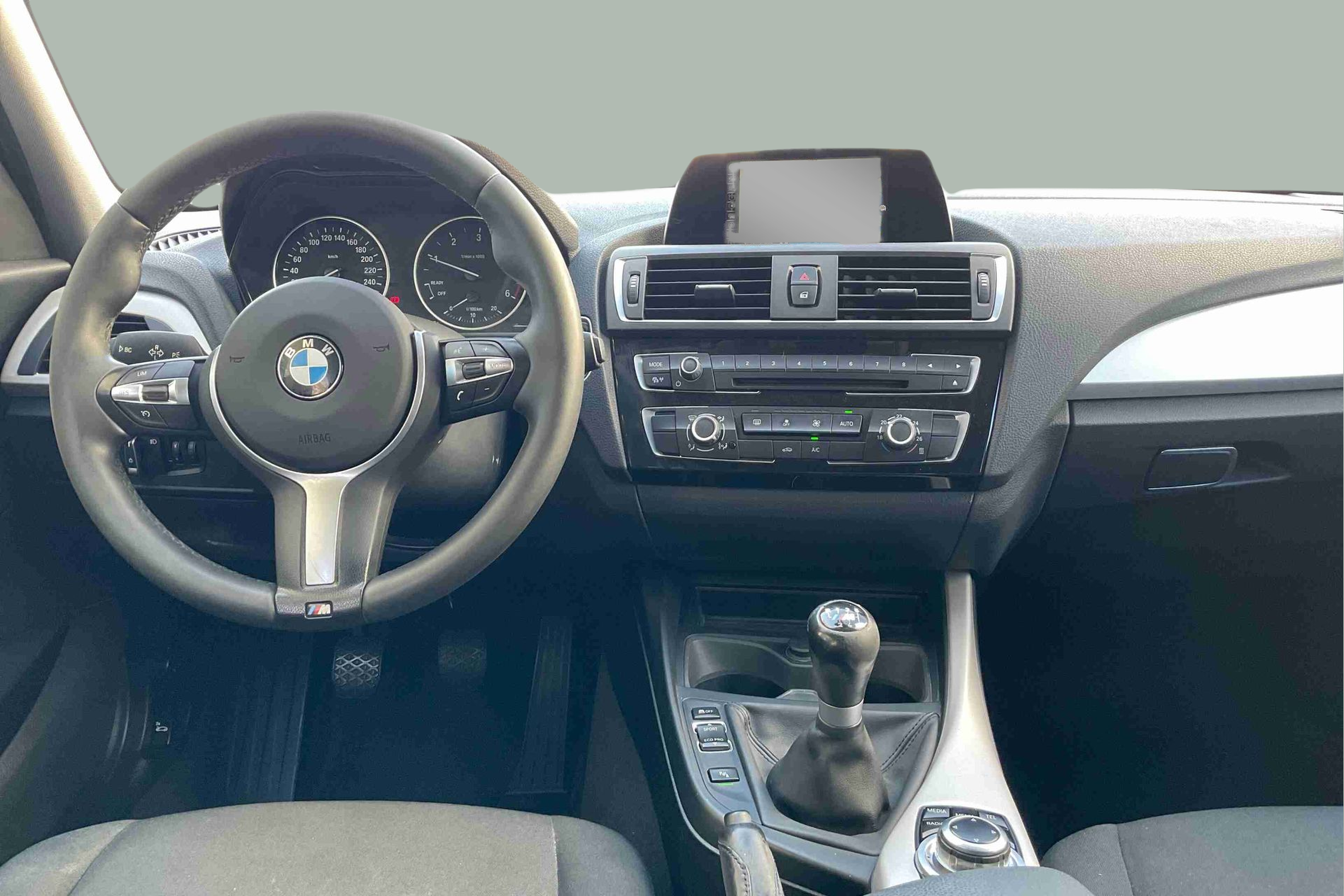 BMW Série 1 116d color Blanco. Año 2017. 85KW(116CV). Diesel. En concesionario Santogal Setúbal de Setúbal