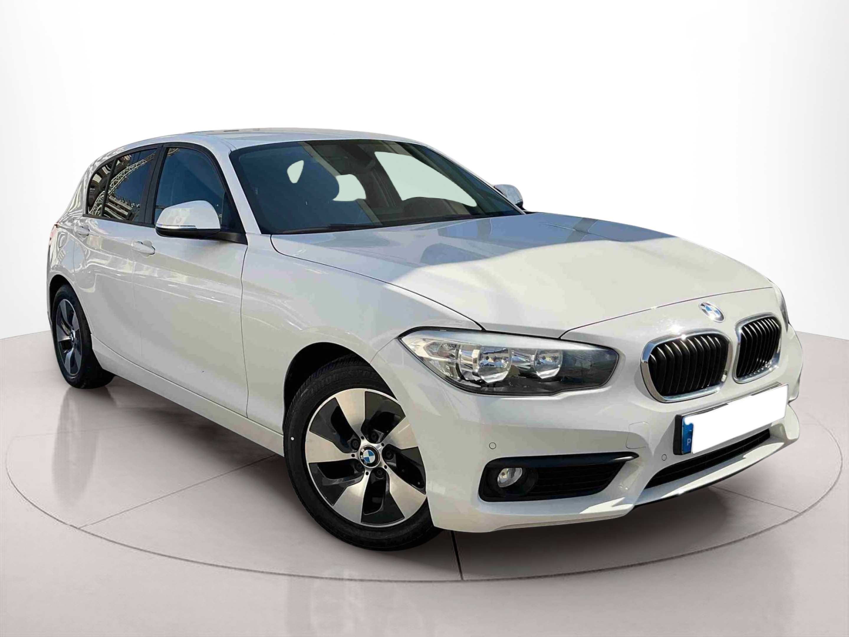 Fotos de BMW Série 1 116d color Blanco. Año 2017. 85KW(116CV). Diesel. En concesionario Santogal Setúbal de Setúbal