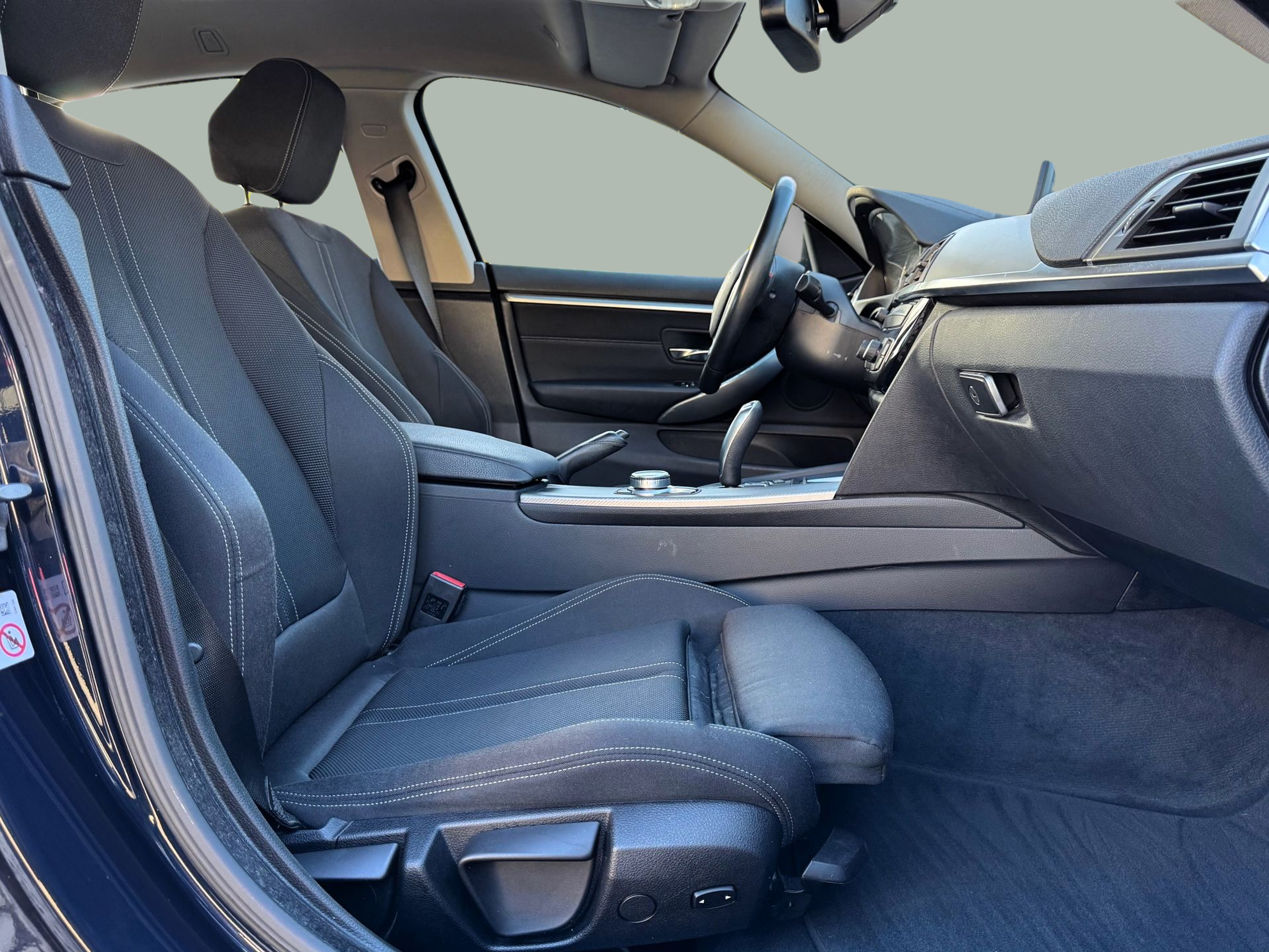 BMW Série 4 418d Gran Coupe color Azul. Año 2019. 110KW(150CV). Diesel. En concesionario Santogal Oeiras de Oeiras