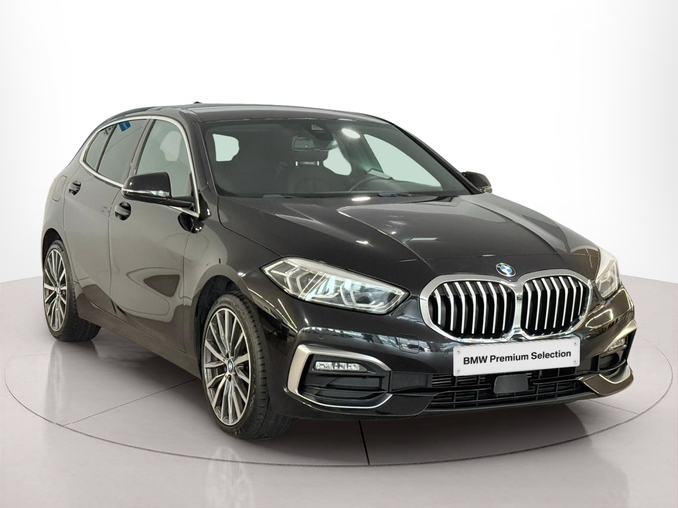 BMW Série 1 116d color Negro. Año 2019. 85KW(116CV). Diesel. En concesionario Santogal Carnaxide de Oeiras
