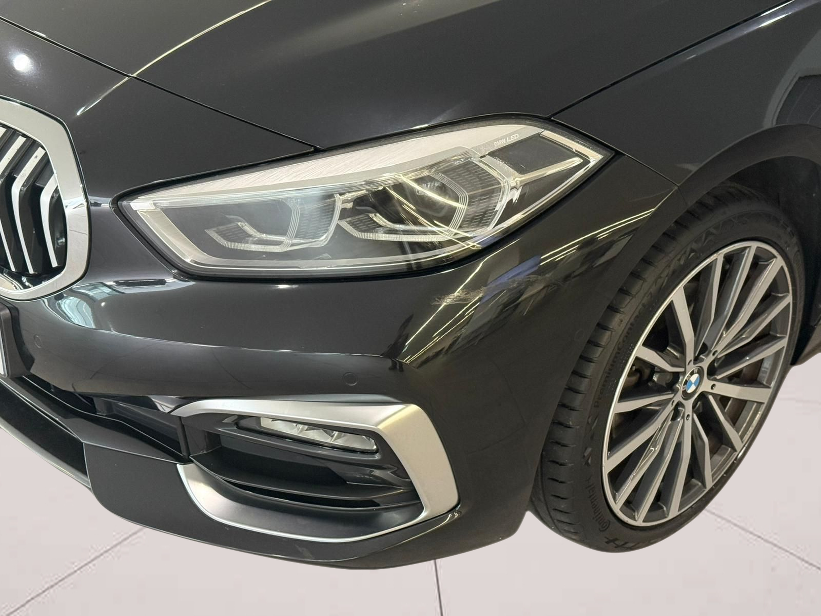 BMW Série 1 116d color Negro. Año 2019. 85KW(116CV). Diesel. En concesionario Santogal Carnaxide de Oeiras