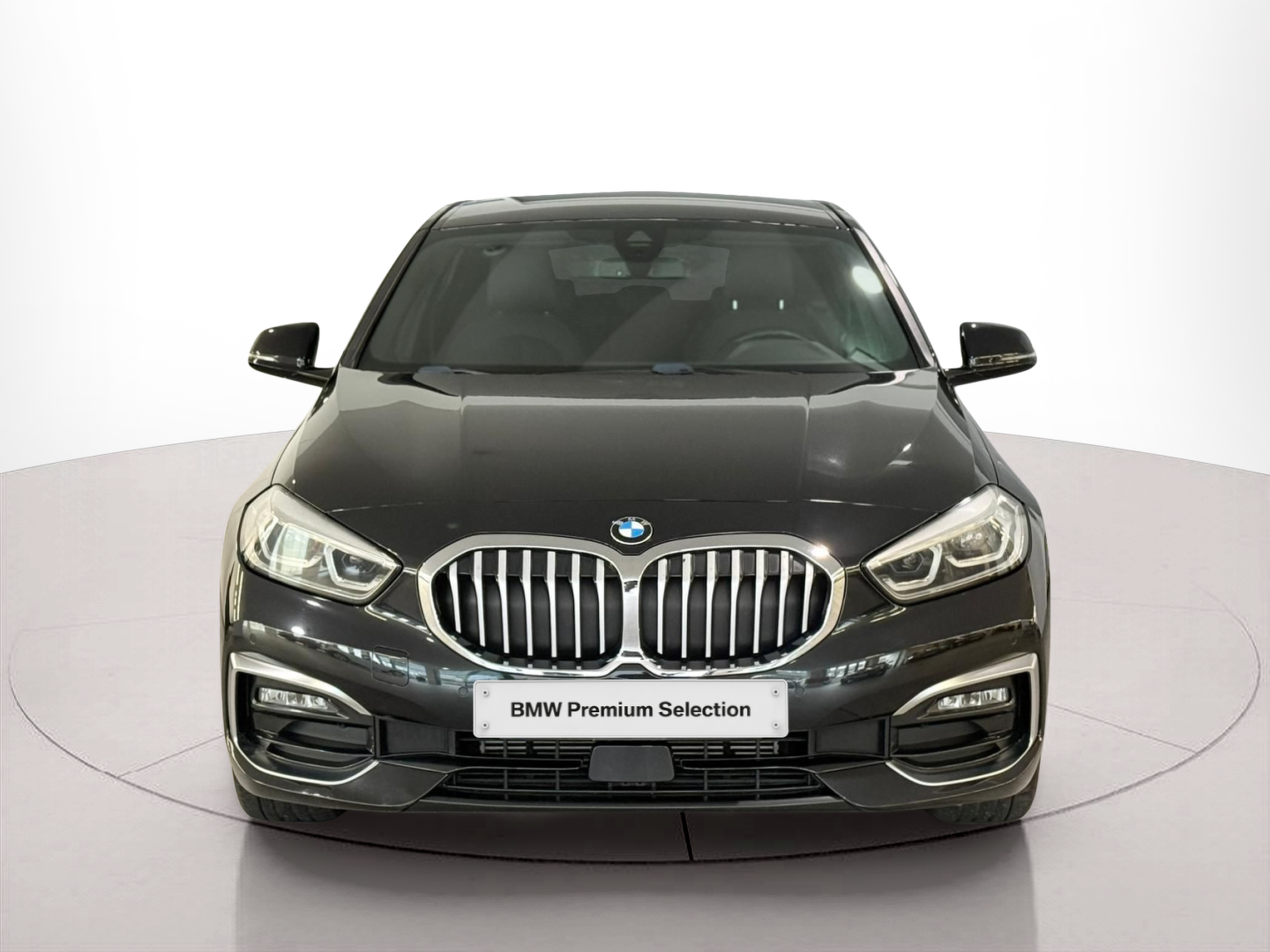 Fotos de BMW Série 1 116d color Negro. Año 2019. 85KW(116CV). Diesel. En concesionario Santogal Carnaxide de Oeiras