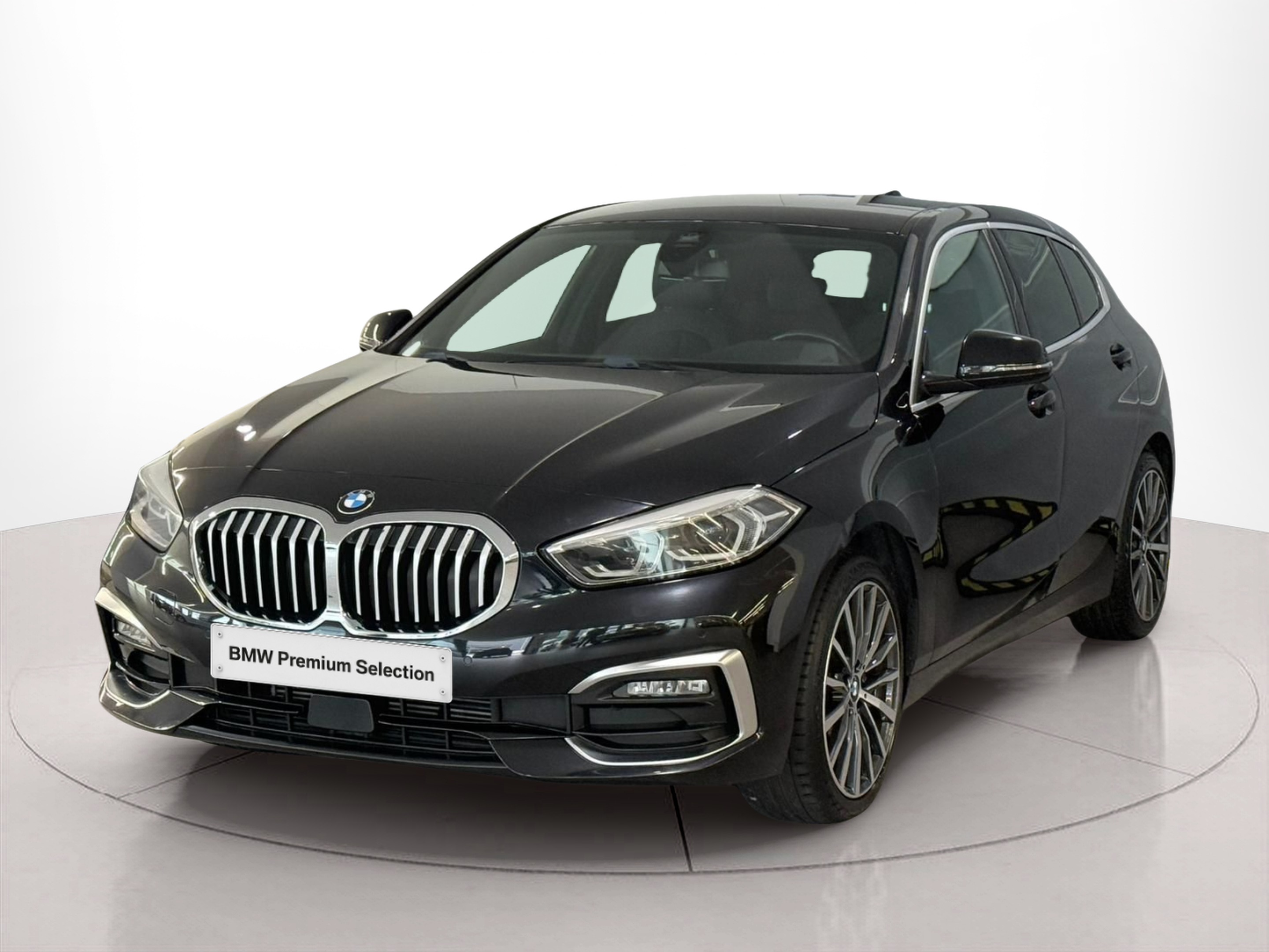 Fotos de BMW Série 1 116d color Negro. Año 2019. 85KW(116CV). Diesel. En concesionario Santogal Carnaxide de Oeiras
