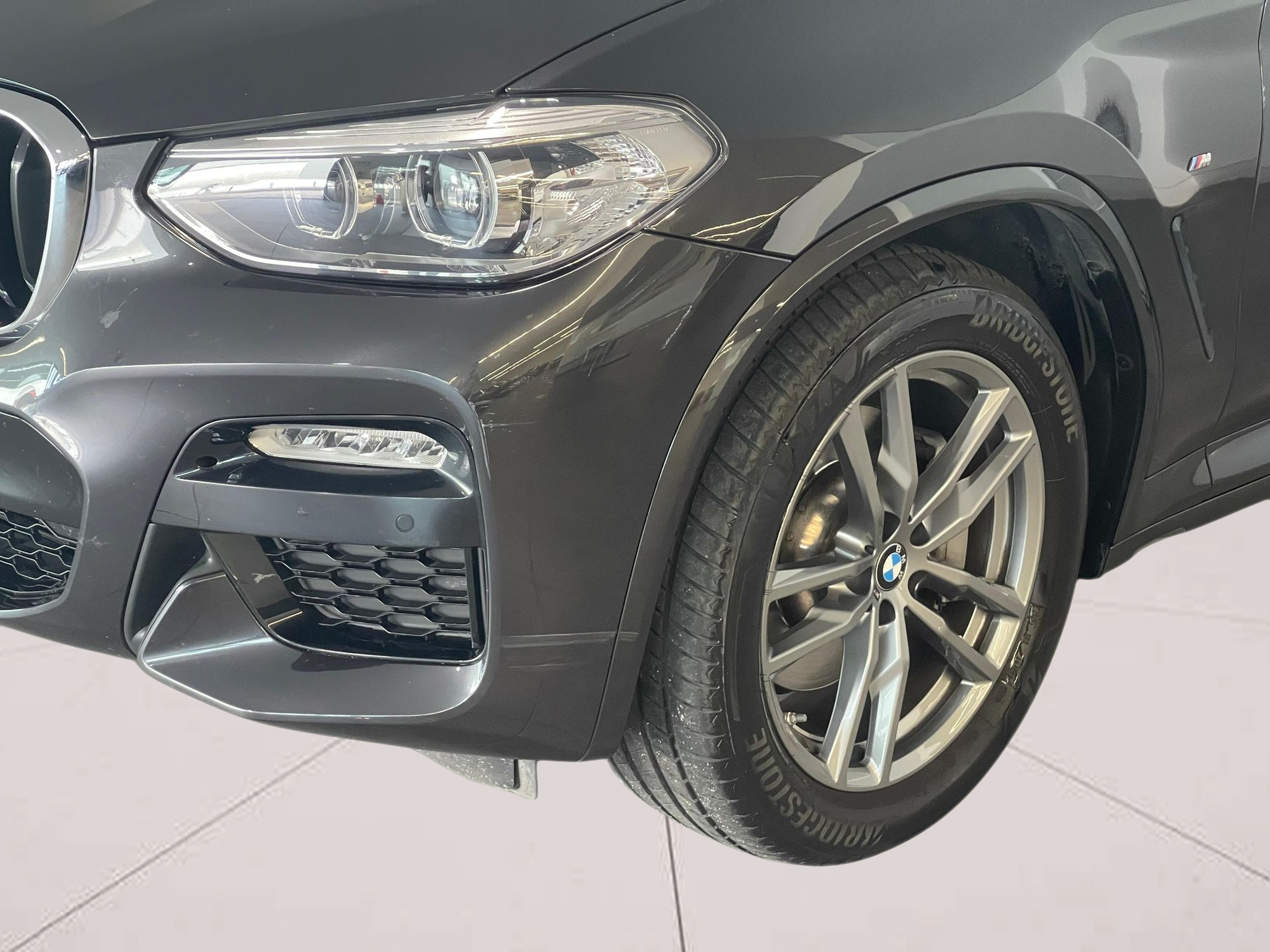 BMW X3 xDrive25d color Gris. Año 2019. 170KW(231CV). Diesel. En concesionario Santogal Carnaxide de Oeiras