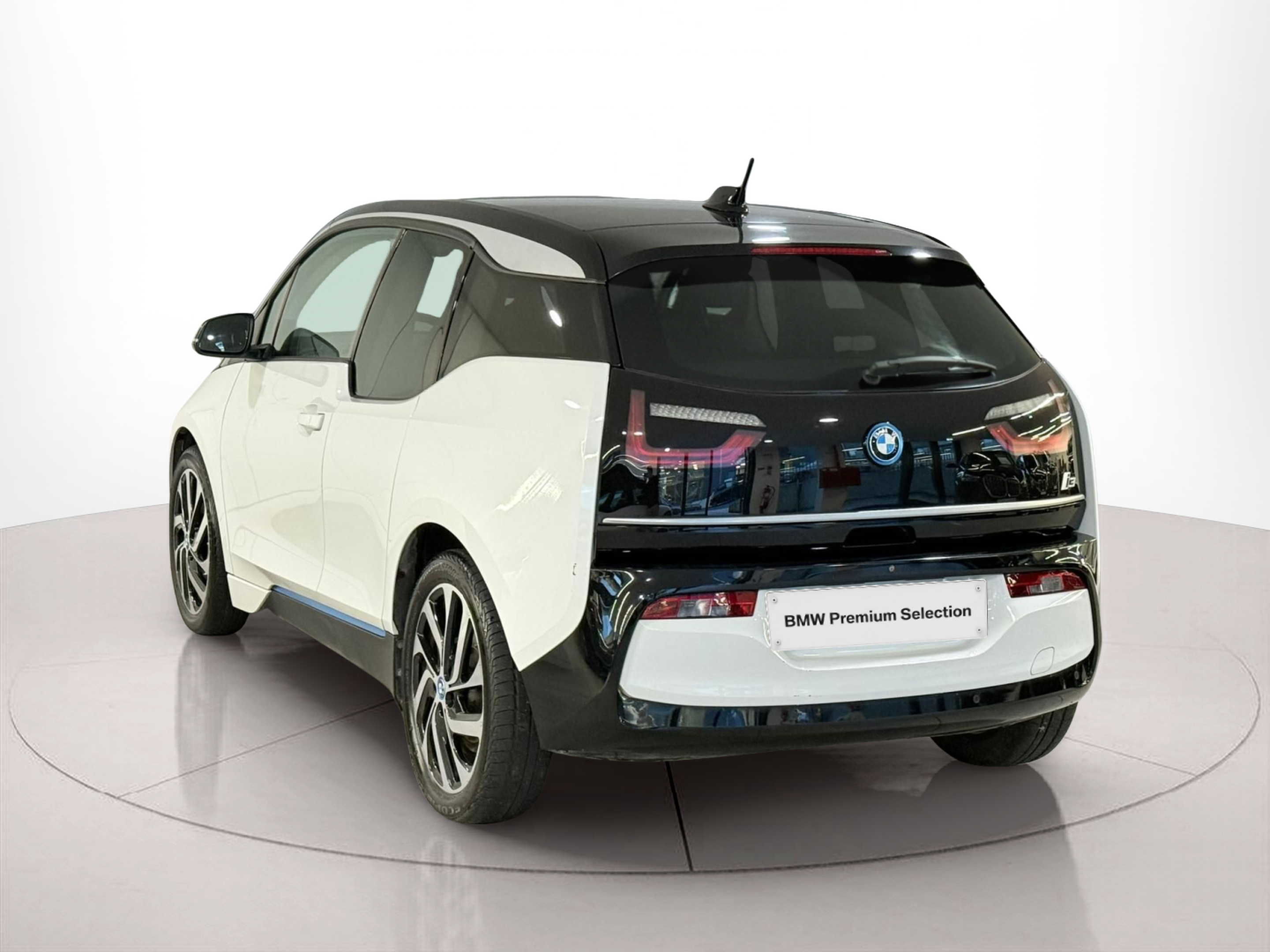 BMW i3 i3 120Ah color Blanco. Año 2019. 125KW(170CV). Elétrico. En concesionario Santogal Carnaxide de Oeiras