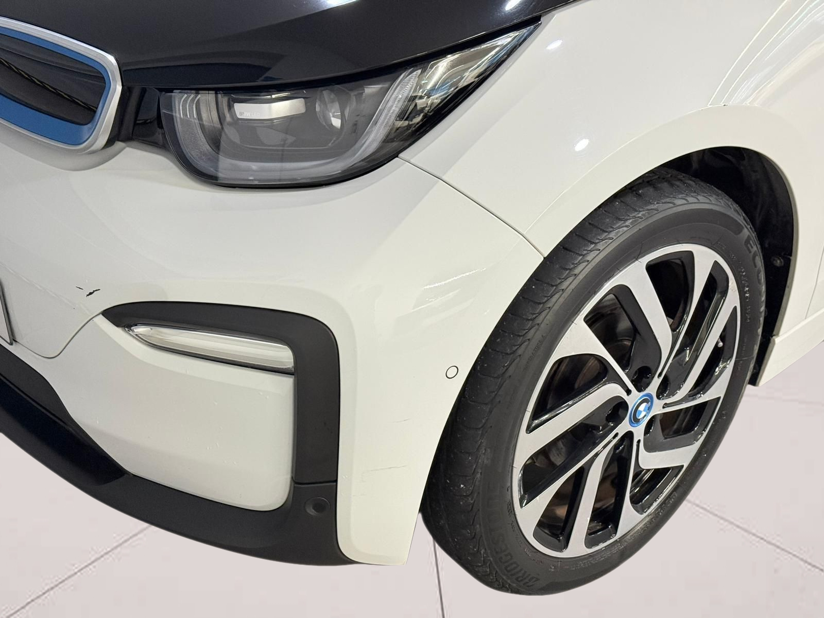 BMW i3 i3 120Ah color Blanco. Año 2019. 125KW(170CV). Elétrico. En concesionario Santogal Carnaxide de Oeiras
