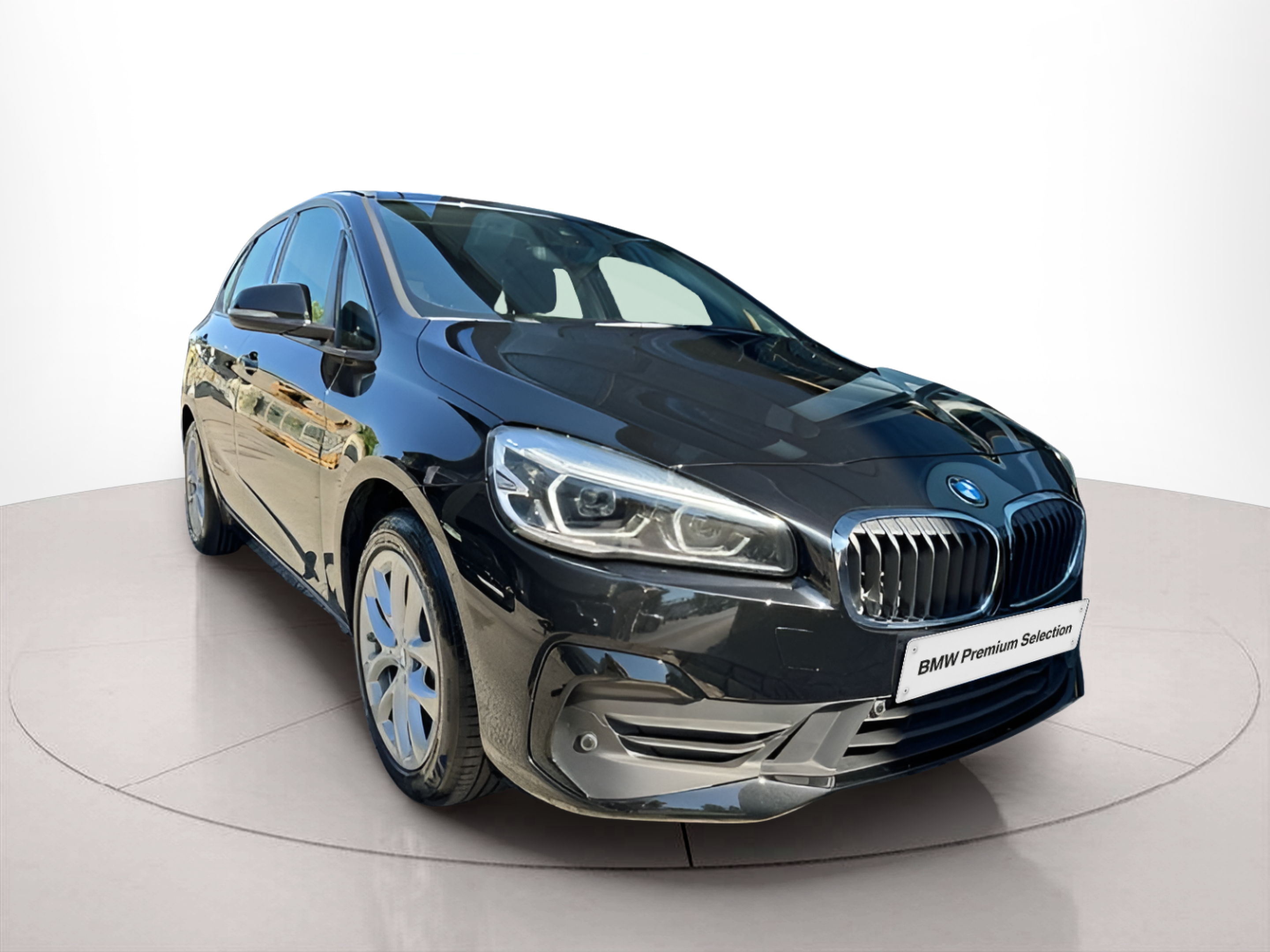 Fotos de BMW Série 2 225xe Active Tourer color Negro. Año 2021. 165KW(224CV). Elétrico / Gasolina Híbrido. En concesionario Santogal Oeiras de Oeiras
