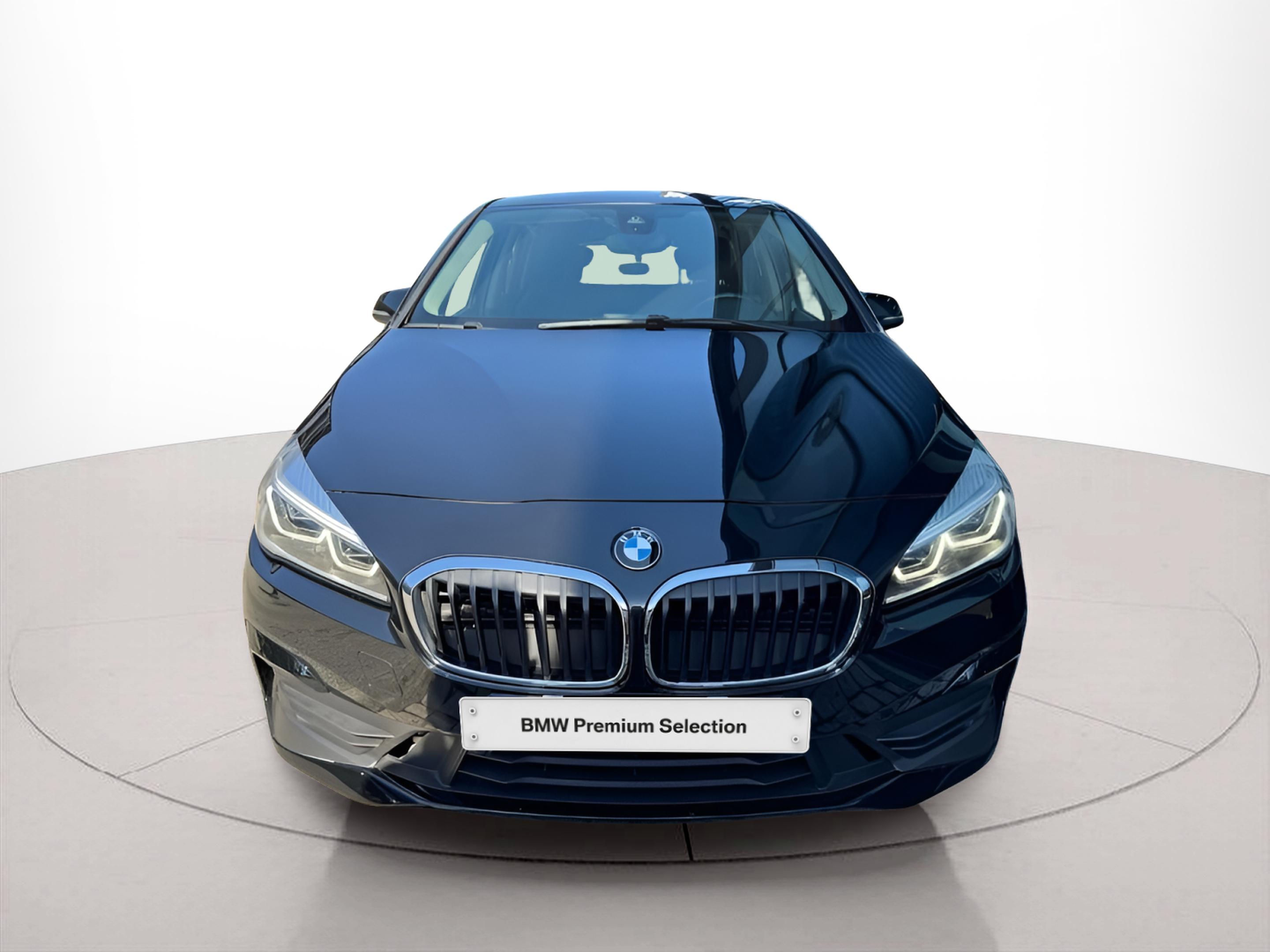 Fotos de BMW Série 2 225xe Active Tourer color Negro. Año 2021. 165KW(224CV). Elétrico / Gasolina Híbrido. En concesionario Santogal Oeiras de Oeiras
