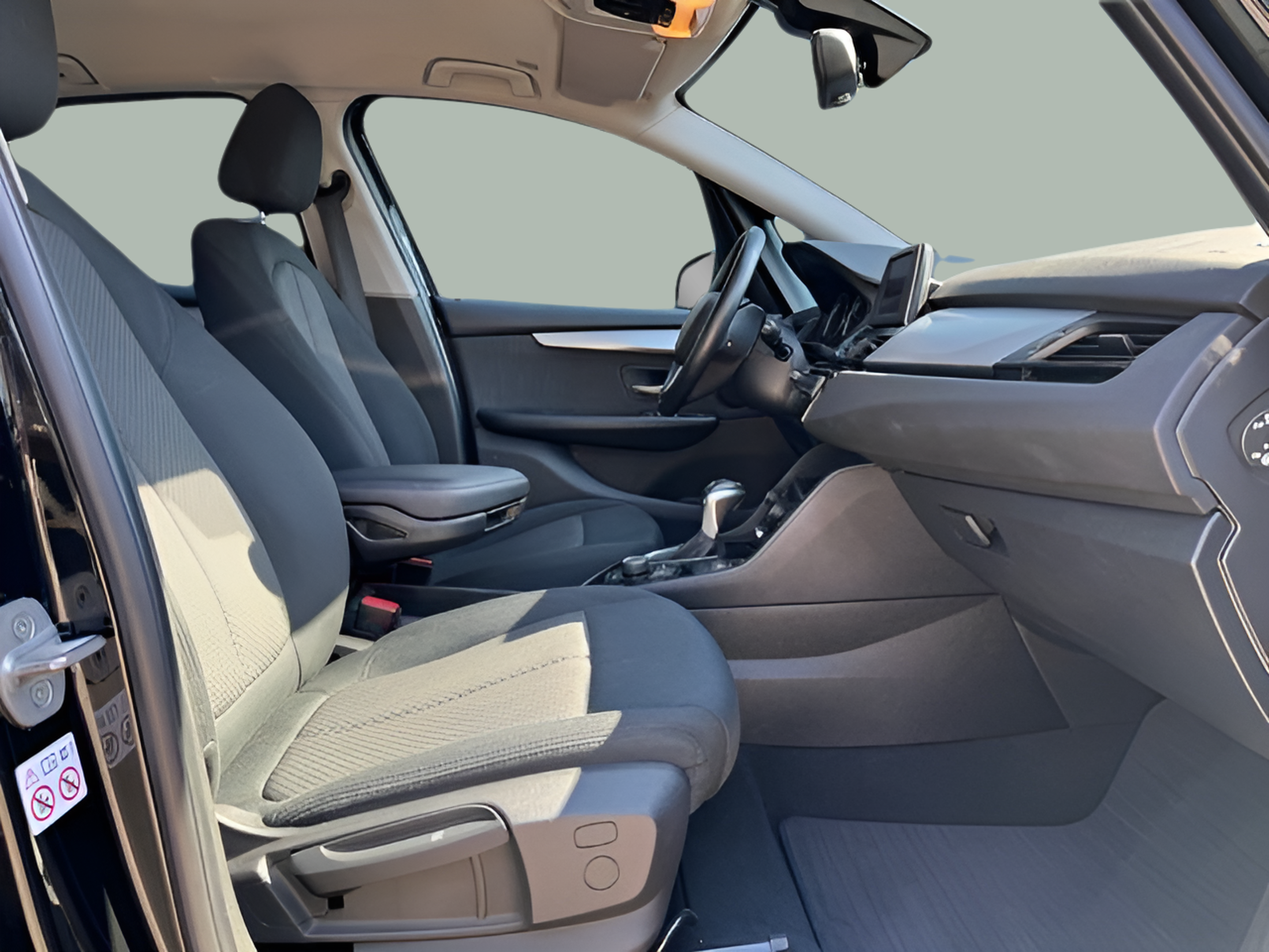 BMW Série 2 225xe Active Tourer color Negro. Año 2021. 165KW(224CV). Elétrico / Gasolina Híbrido. En concesionario Santogal Oeiras de Oeiras