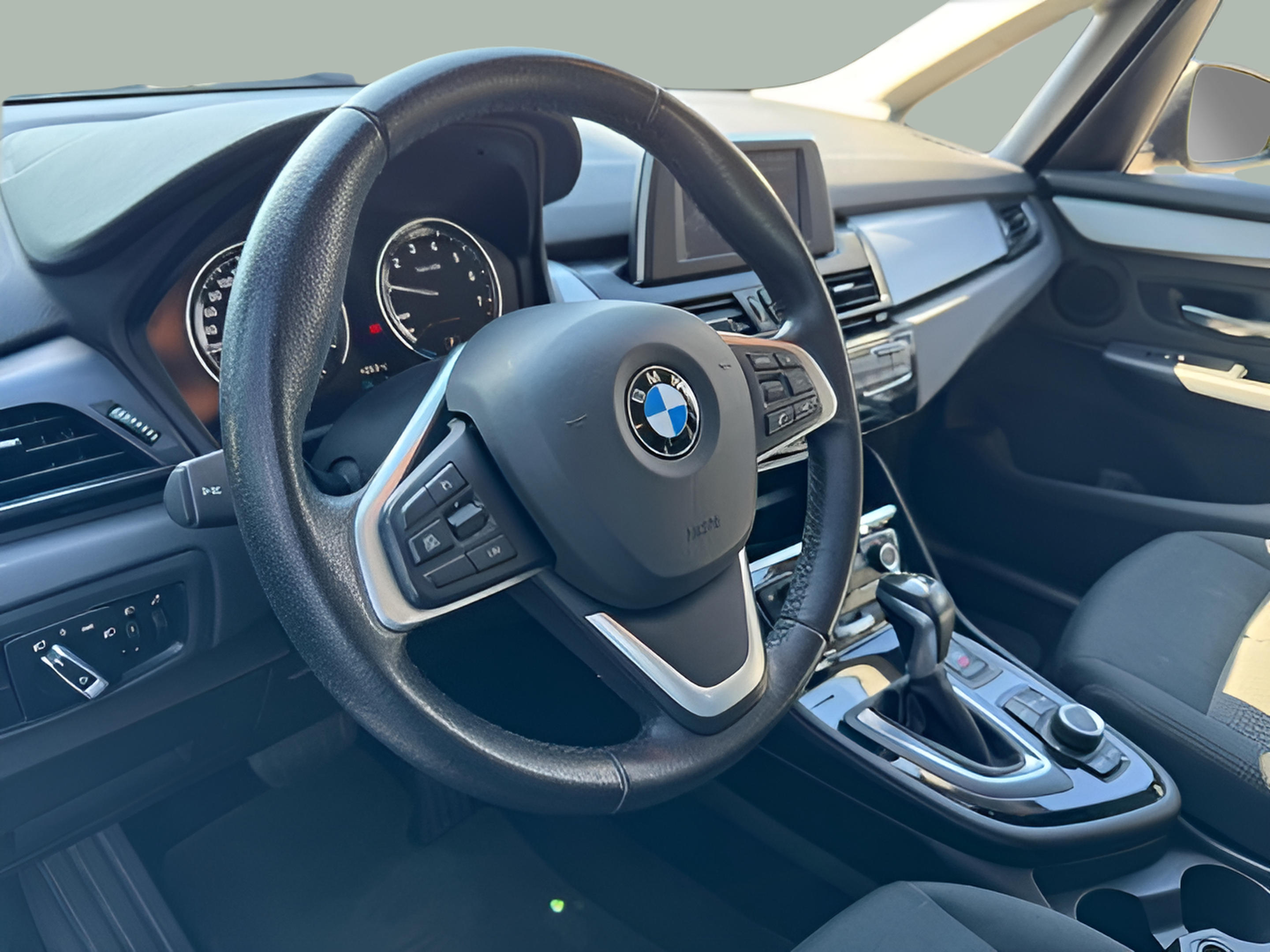 BMW Série 2 225xe Active Tourer color Negro. Año 2021. 165KW(224CV). Elétrico / Gasolina Híbrido. En concesionario Santogal Oeiras de Oeiras