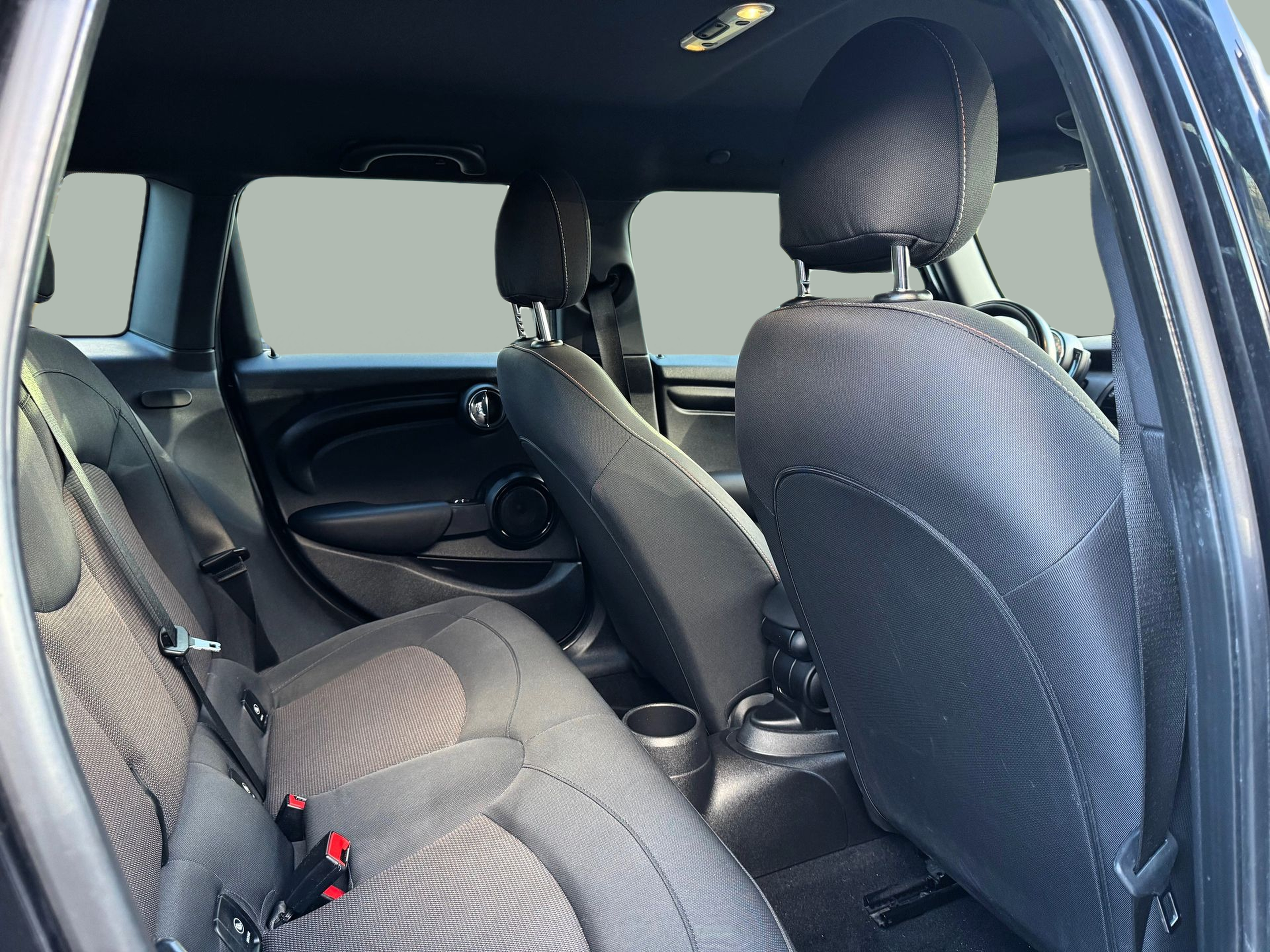 fotoG 8 del MINI MINI 5 Portas Cooper D 85 kW (116 CV) 116cv Diesel de 2018 em Oeiras