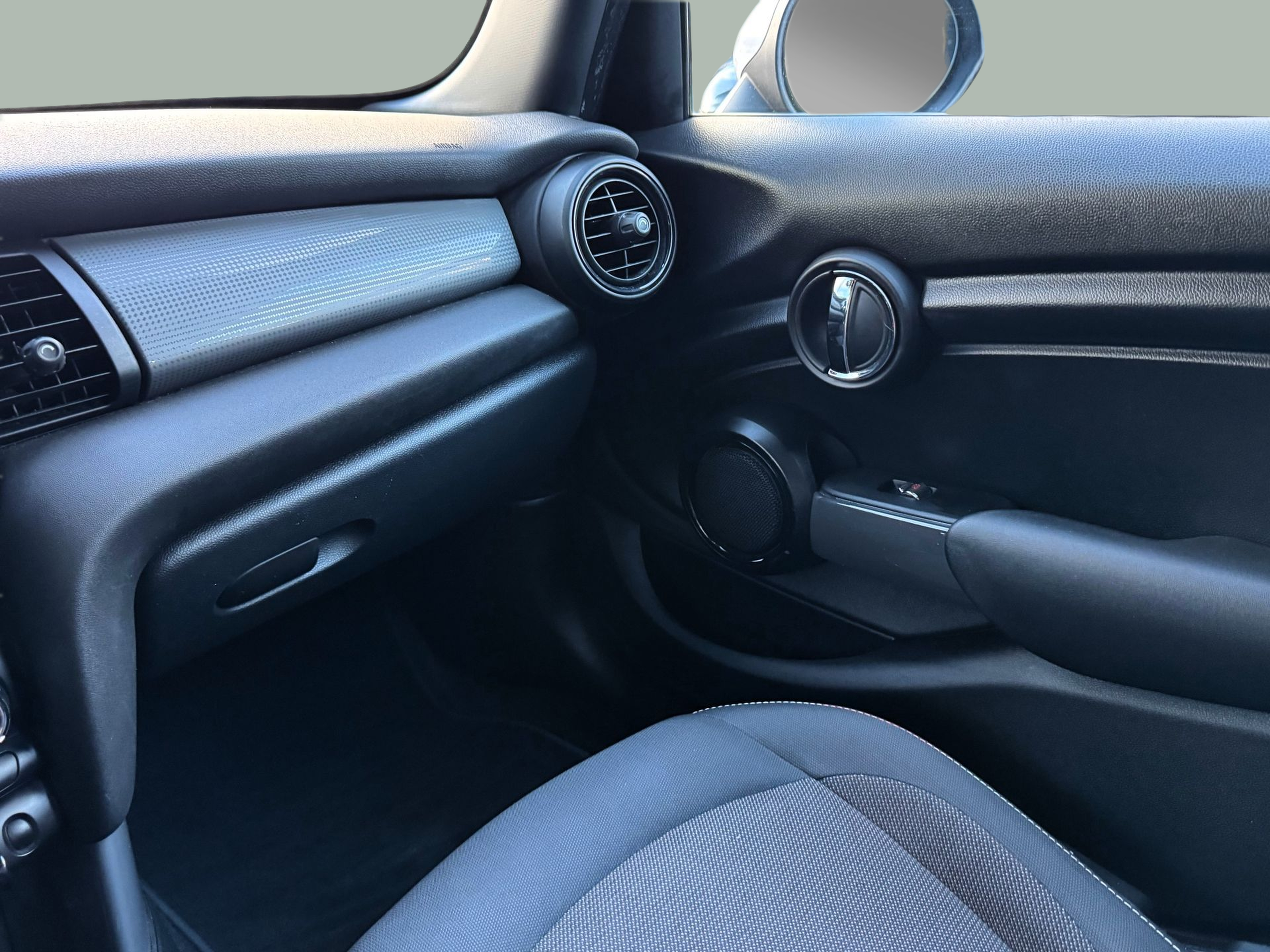 fotoG 17 del MINI MINI 5 Portas Cooper D 85 kW (116 CV) 116cv Diesel de 2018 em Oeiras